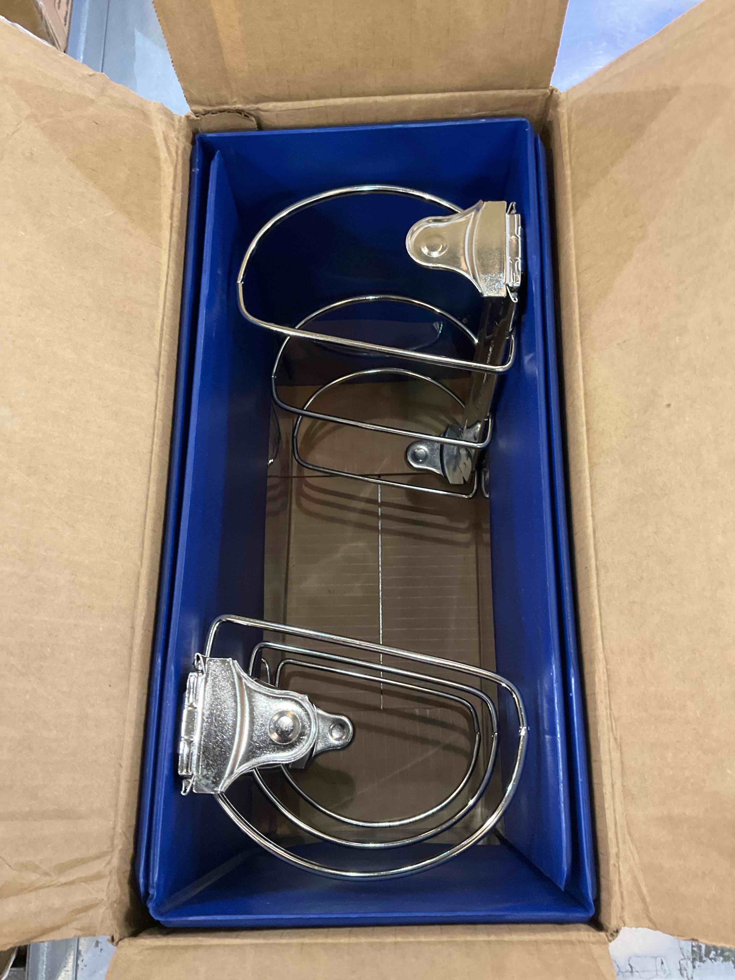 https://s3.amazonaws.com/lotting-images-prod/BargainHunt/EXS01142441_1707924128691.jpeg