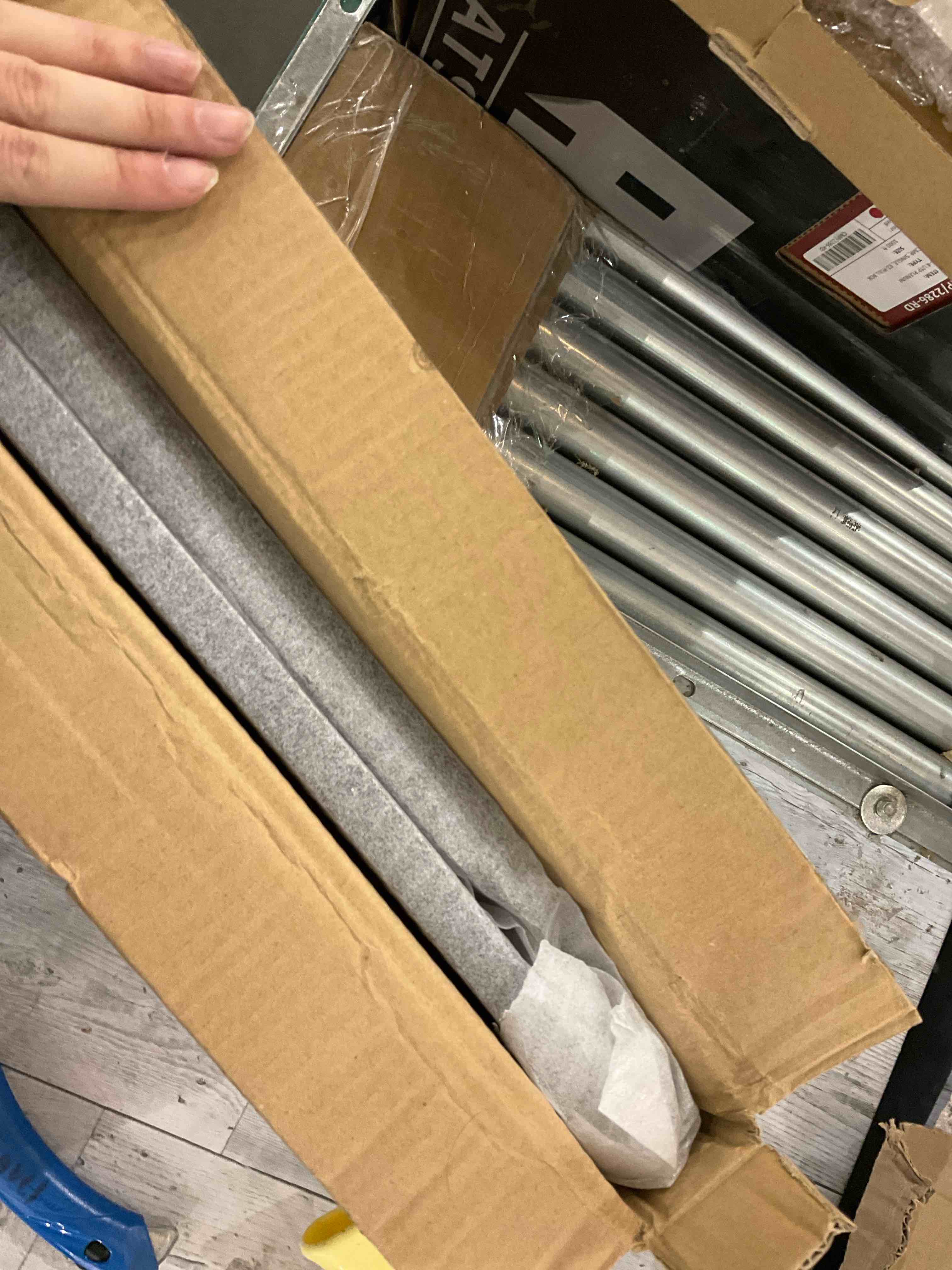 https://s3.amazonaws.com/lotting-images-prod/BargainHunt/EXS01142508_1708543909847.jpeg