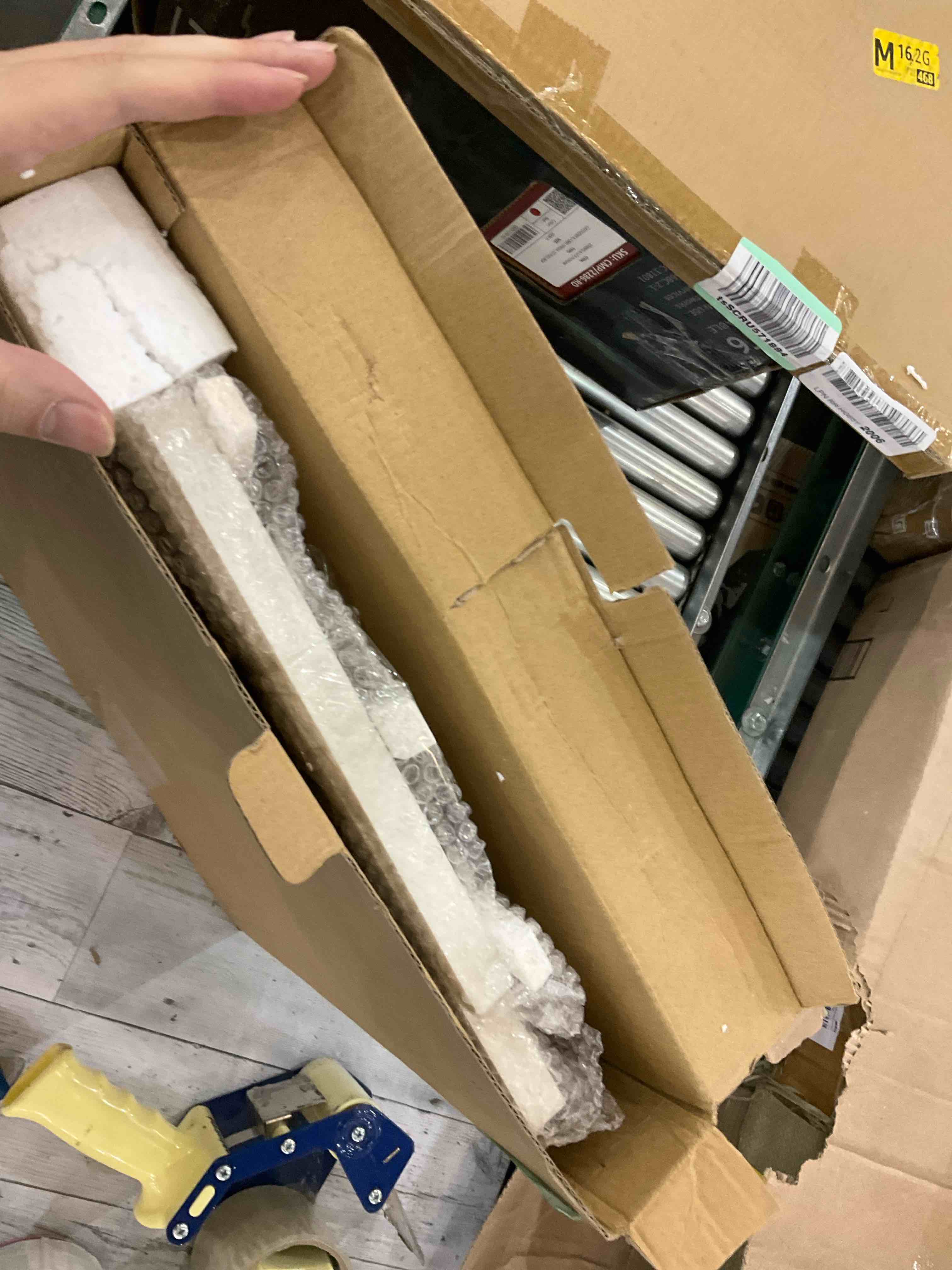 https://s3.amazonaws.com/lotting-images-prod/BargainHunt/EXS01142510_1708543995175.jpeg