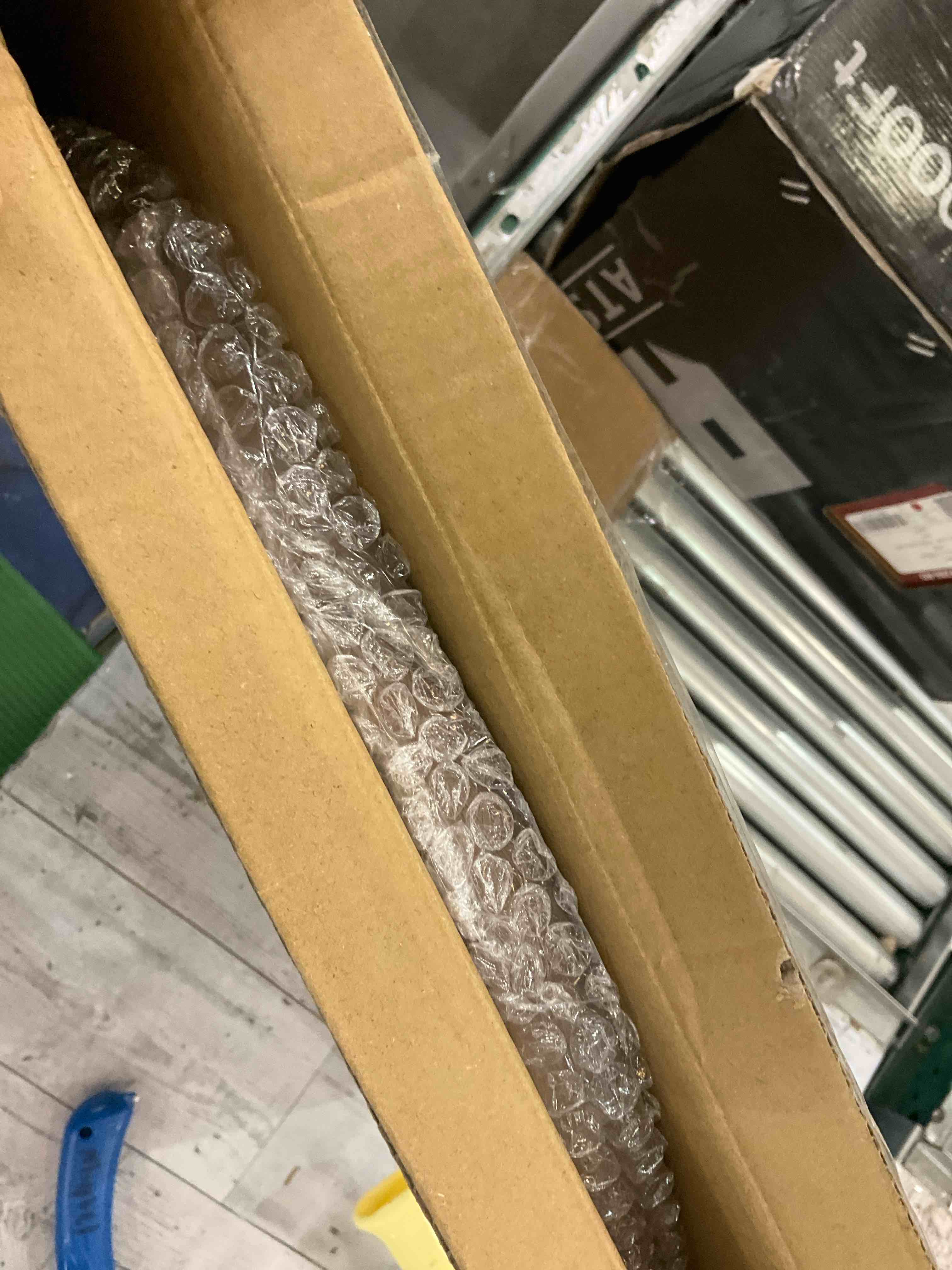 https://s3.amazonaws.com/lotting-images-prod/BargainHunt/EXS01142511_1708544143230.jpeg
