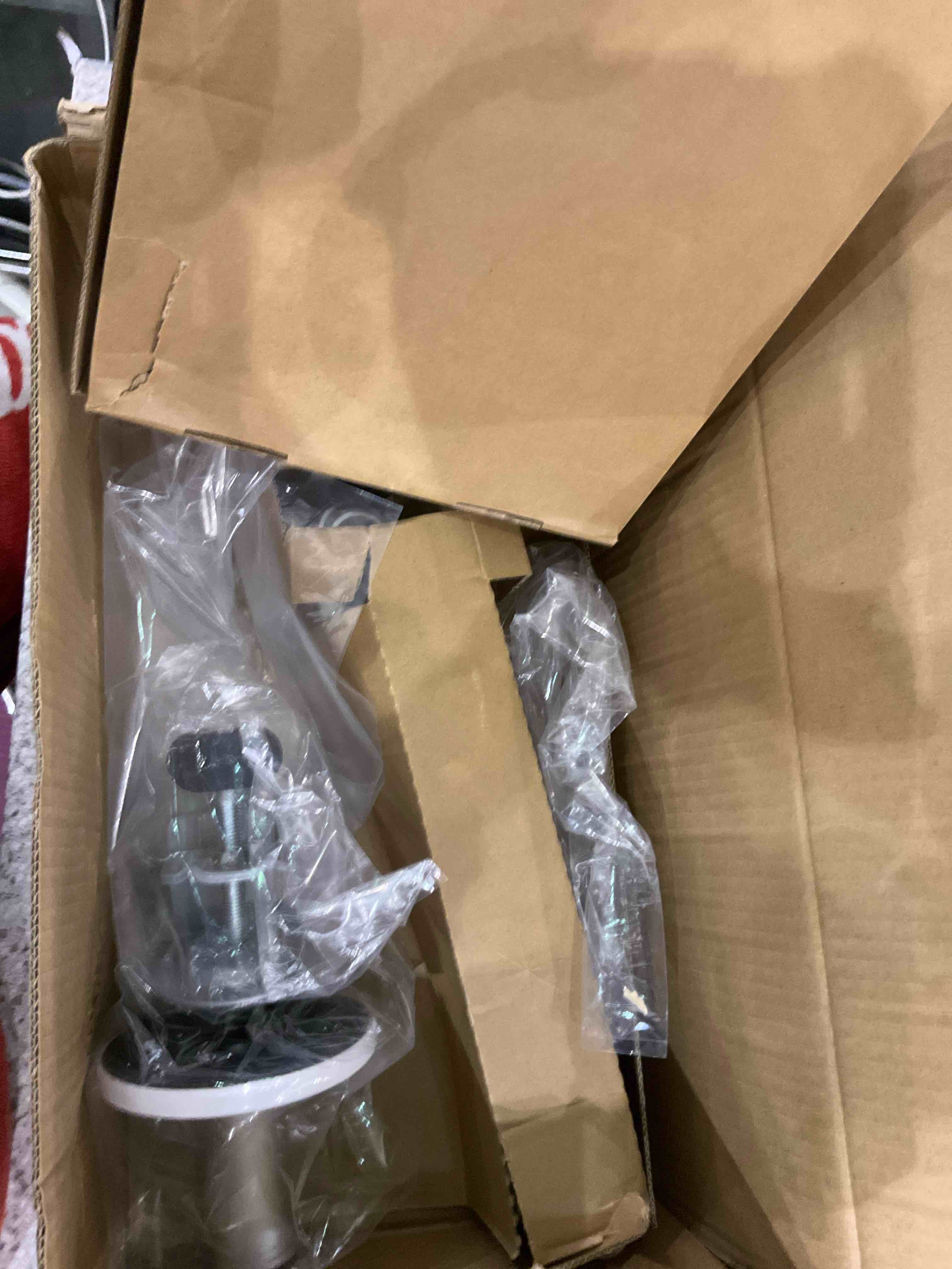 https://s3.amazonaws.com/lotting-images-prod/BargainHunt/EXS01142574_1708630272853.jpeg