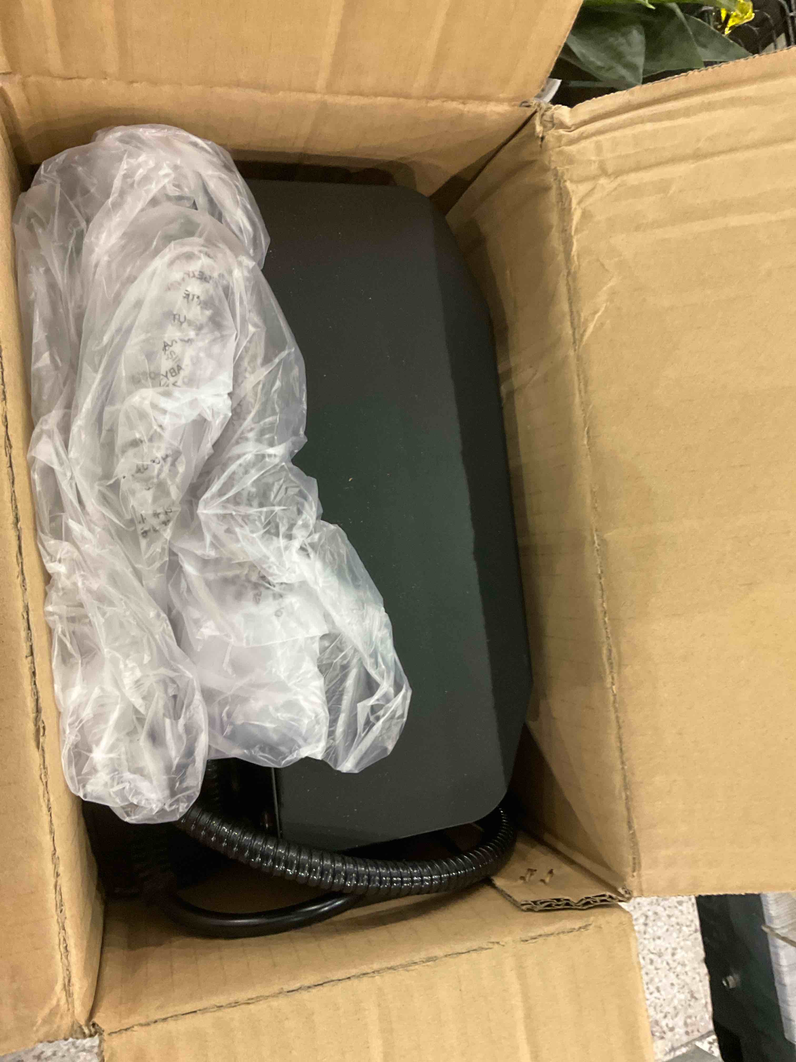 https://s3.amazonaws.com/lotting-images-prod/BargainHunt/EXS01142594_1708691704387.jpeg