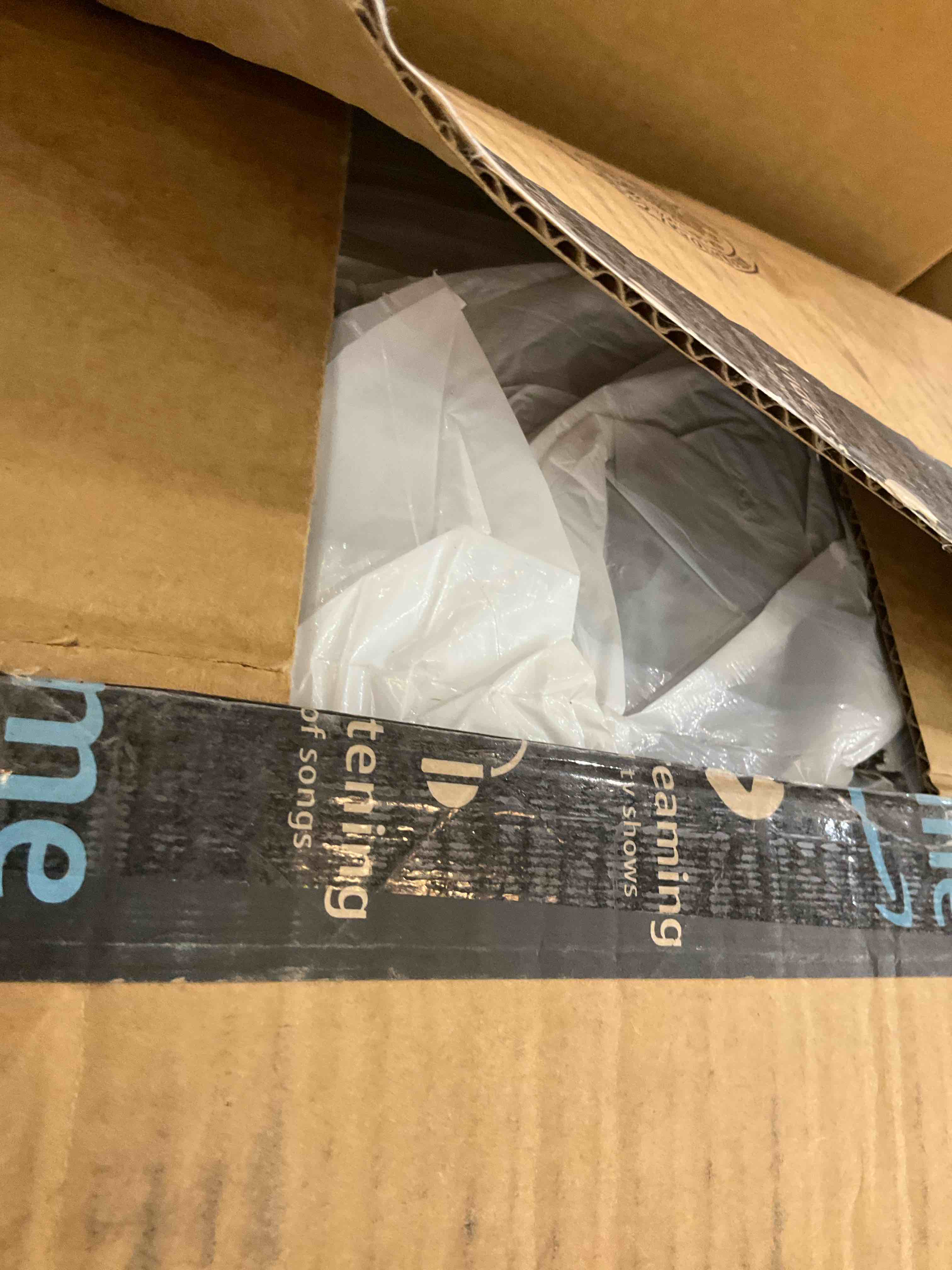 https://s3.amazonaws.com/lotting-images-prod/BargainHunt/EXS01143149_1708360309427.jpeg