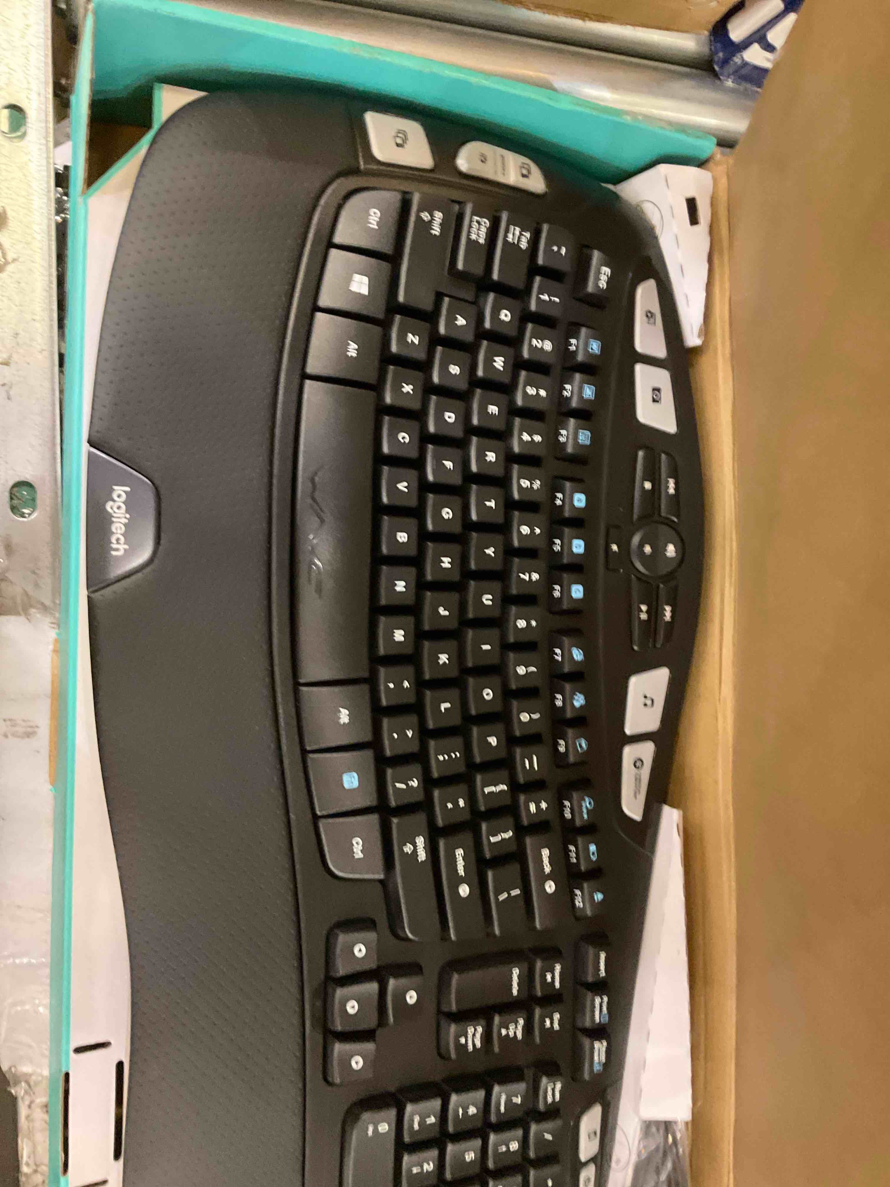 https://s3.amazonaws.com/lotting-images-prod/BargainHunt/EXS01143554_1720457685375.jpeg