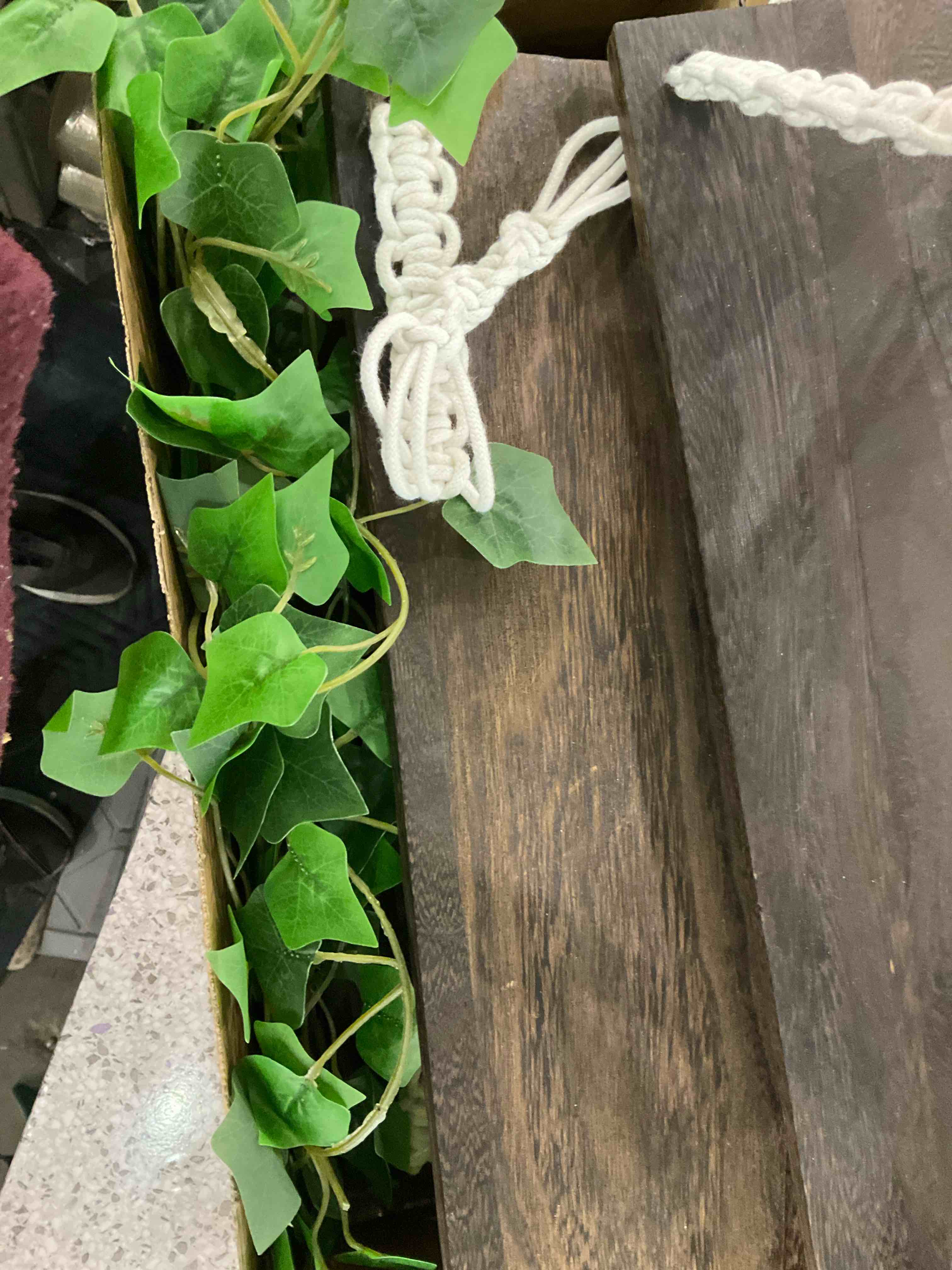 https://s3.amazonaws.com/lotting-images-prod/BargainHunt/EXS01144819_1709041925517.jpeg