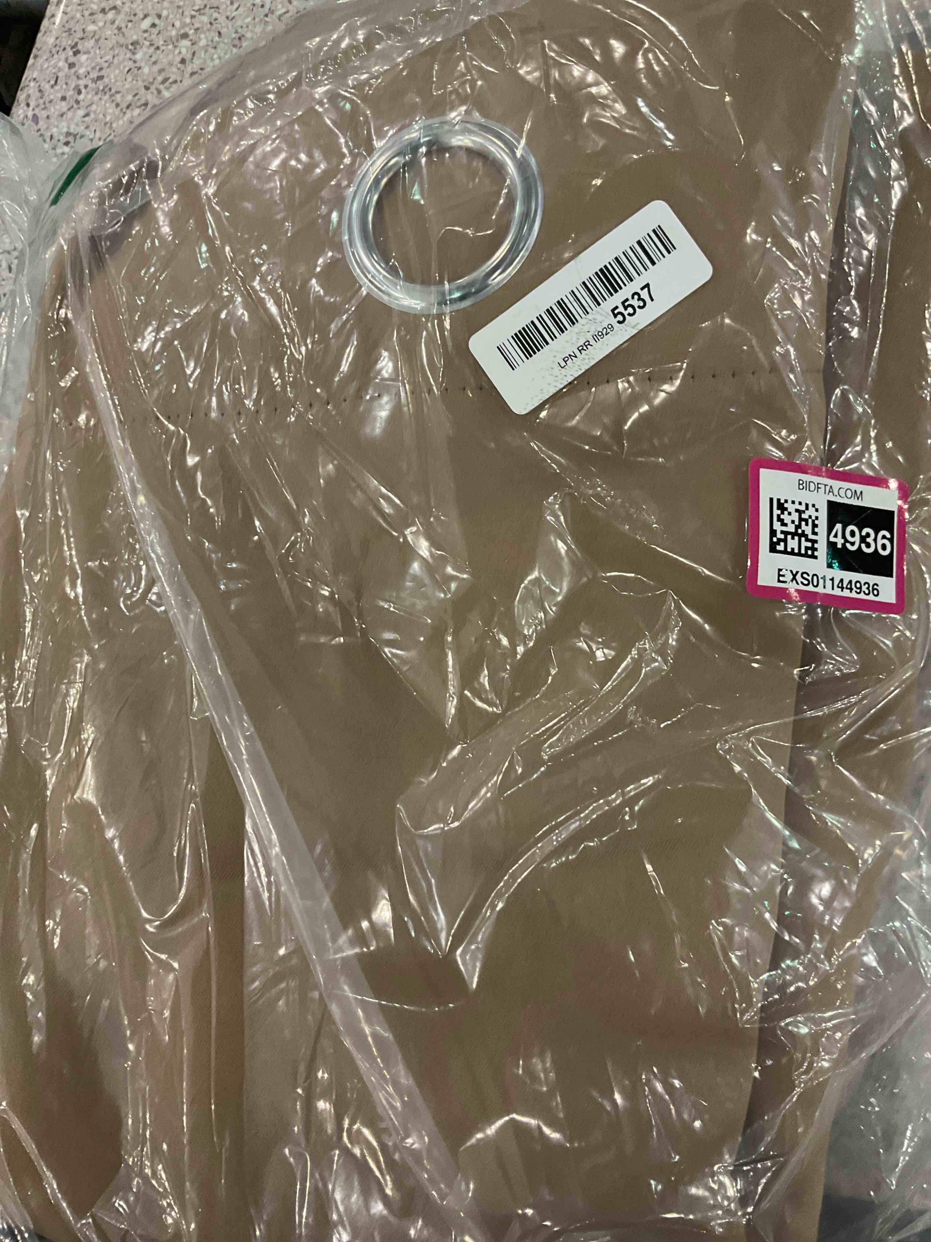 https://s3.amazonaws.com/lotting-images-prod/BargainHunt/EXS01144936_1709126081363.jpeg