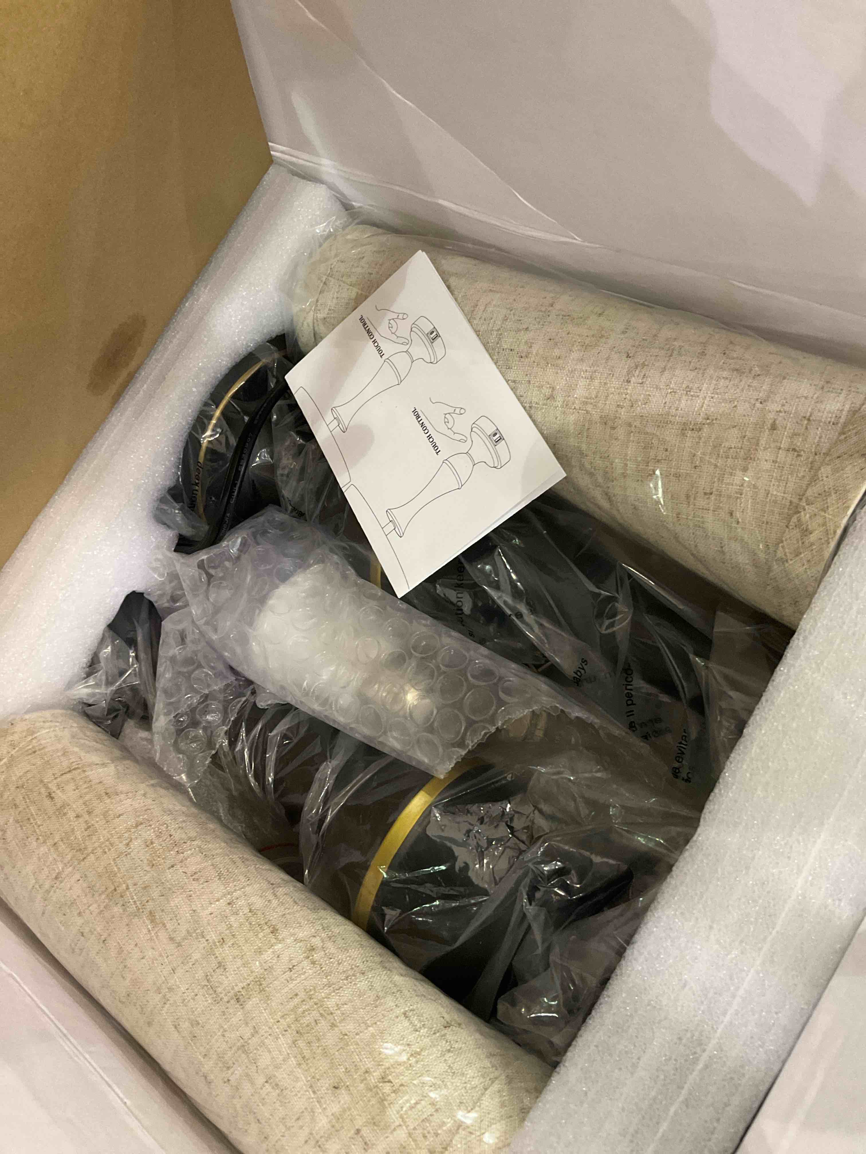 https://s3.amazonaws.com/lotting-images-prod/BargainHunt/EXS01145224_1709055877541.jpeg