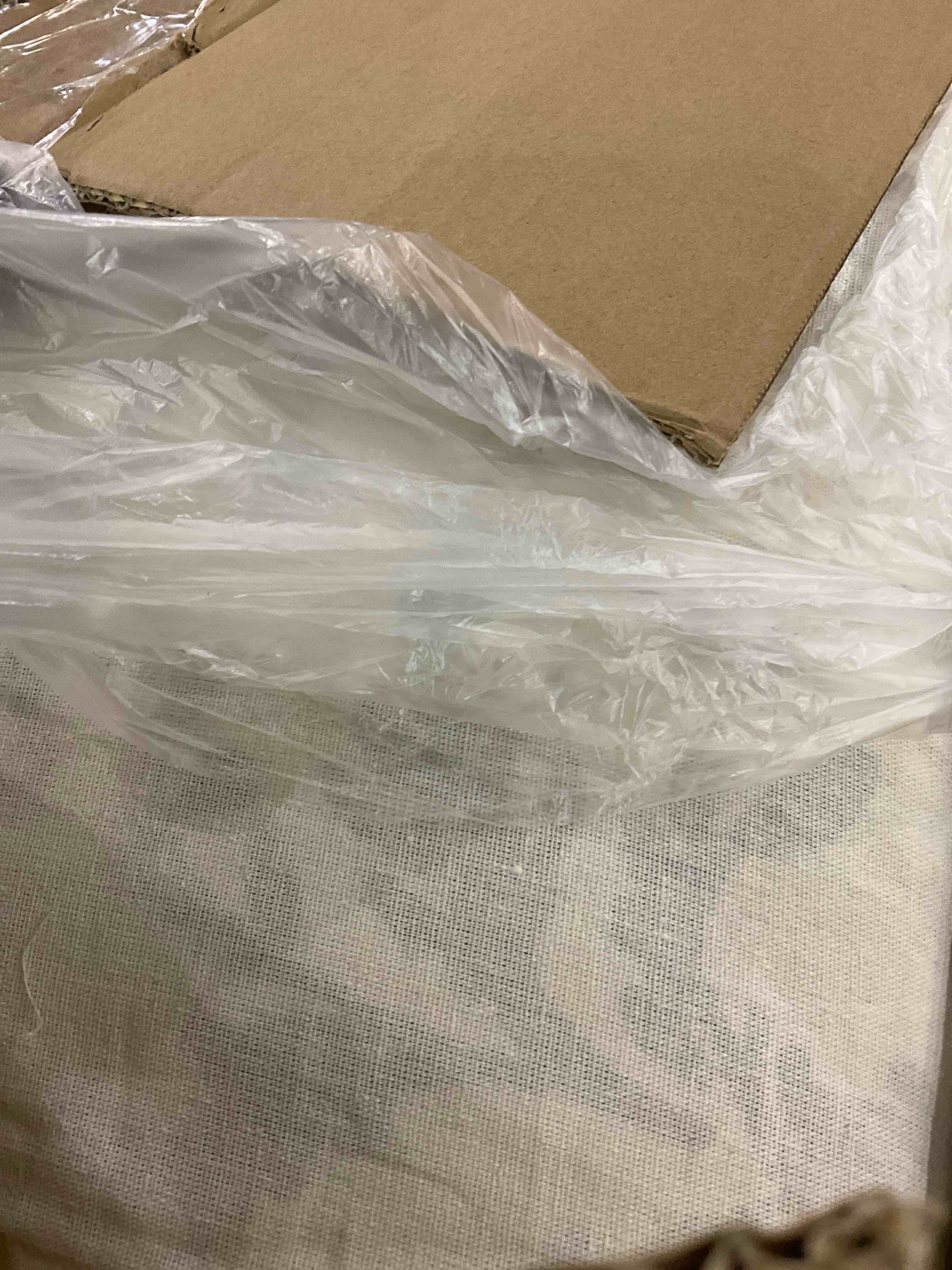 https://s3.amazonaws.com/lotting-images-prod/BargainHunt/EXS01145289_1709125359516.jpeg