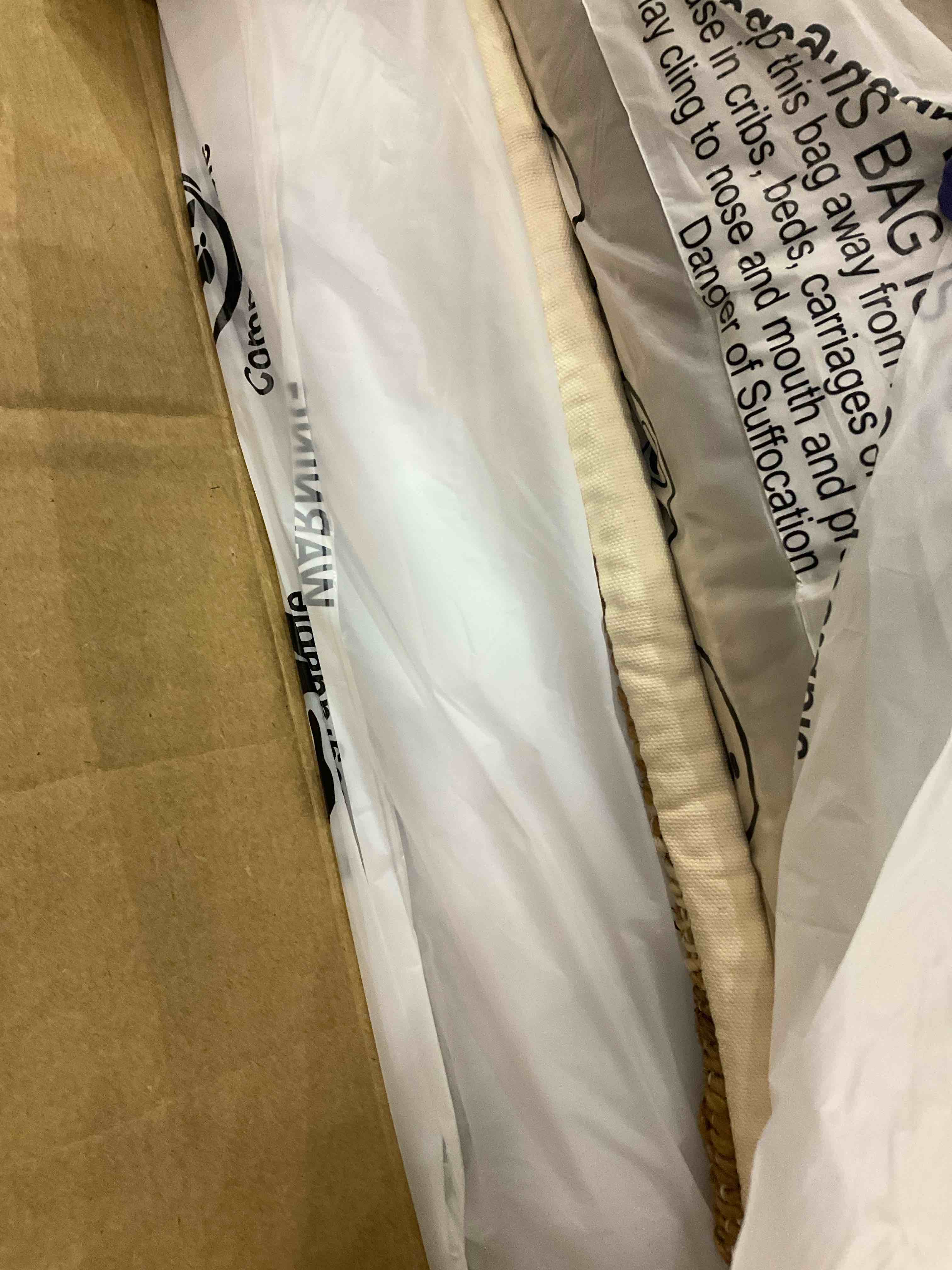 https://s3.amazonaws.com/lotting-images-prod/BargainHunt/EXS01145305_1709131589541.jpeg