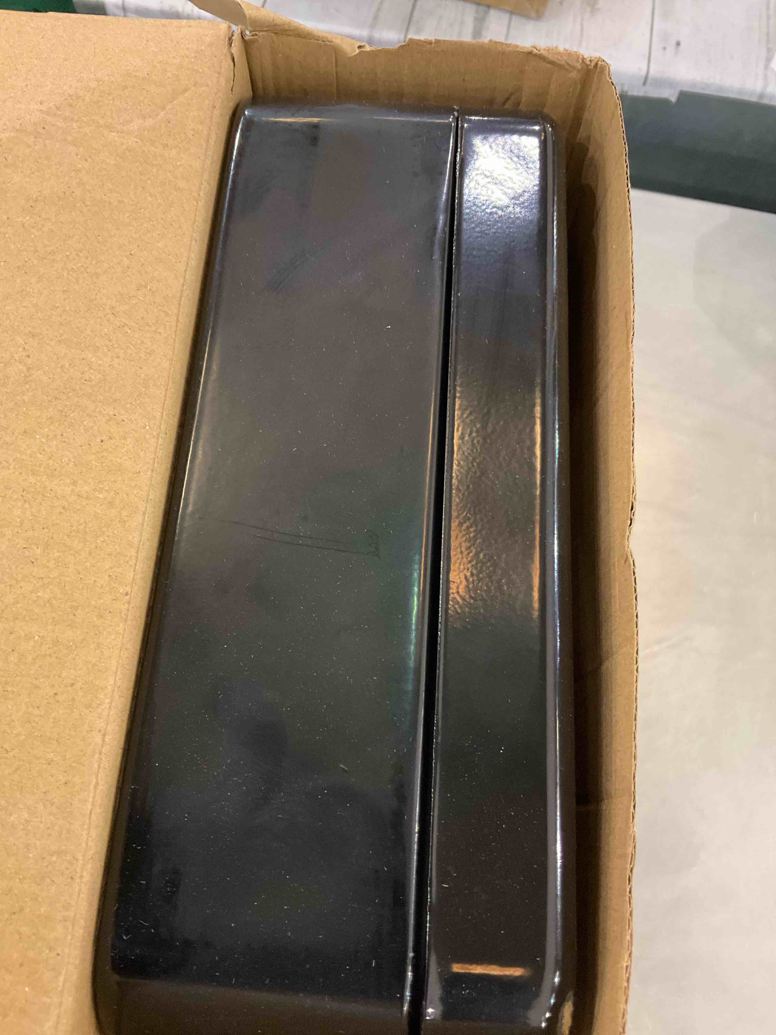 https://s3.amazonaws.com/lotting-images-prod/BargainHunt/EXS01145439_1709231458261.jpeg