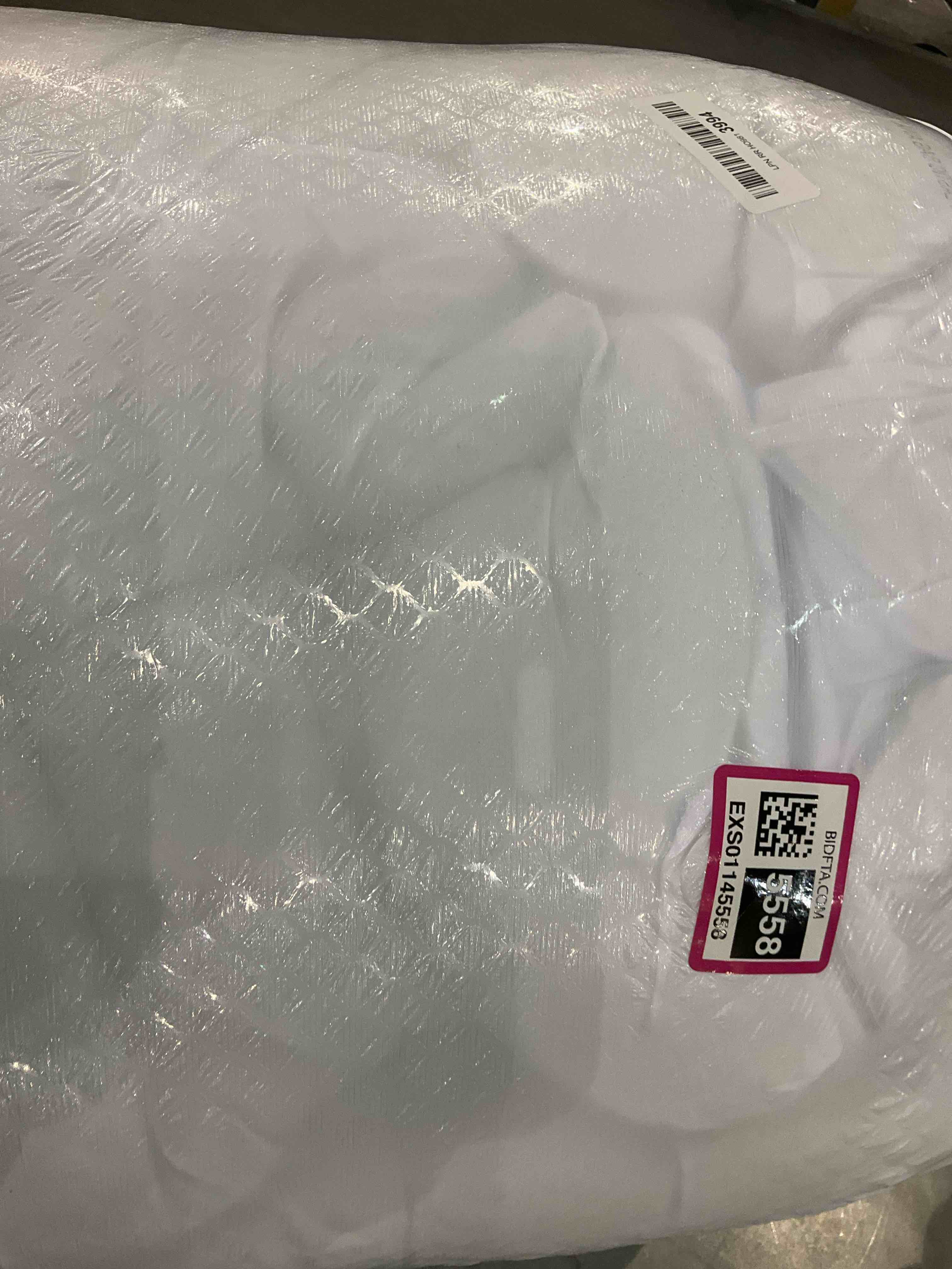 https://s3.amazonaws.com/lotting-images-prod/BargainHunt/EXS01145558_1708431496314.jpeg