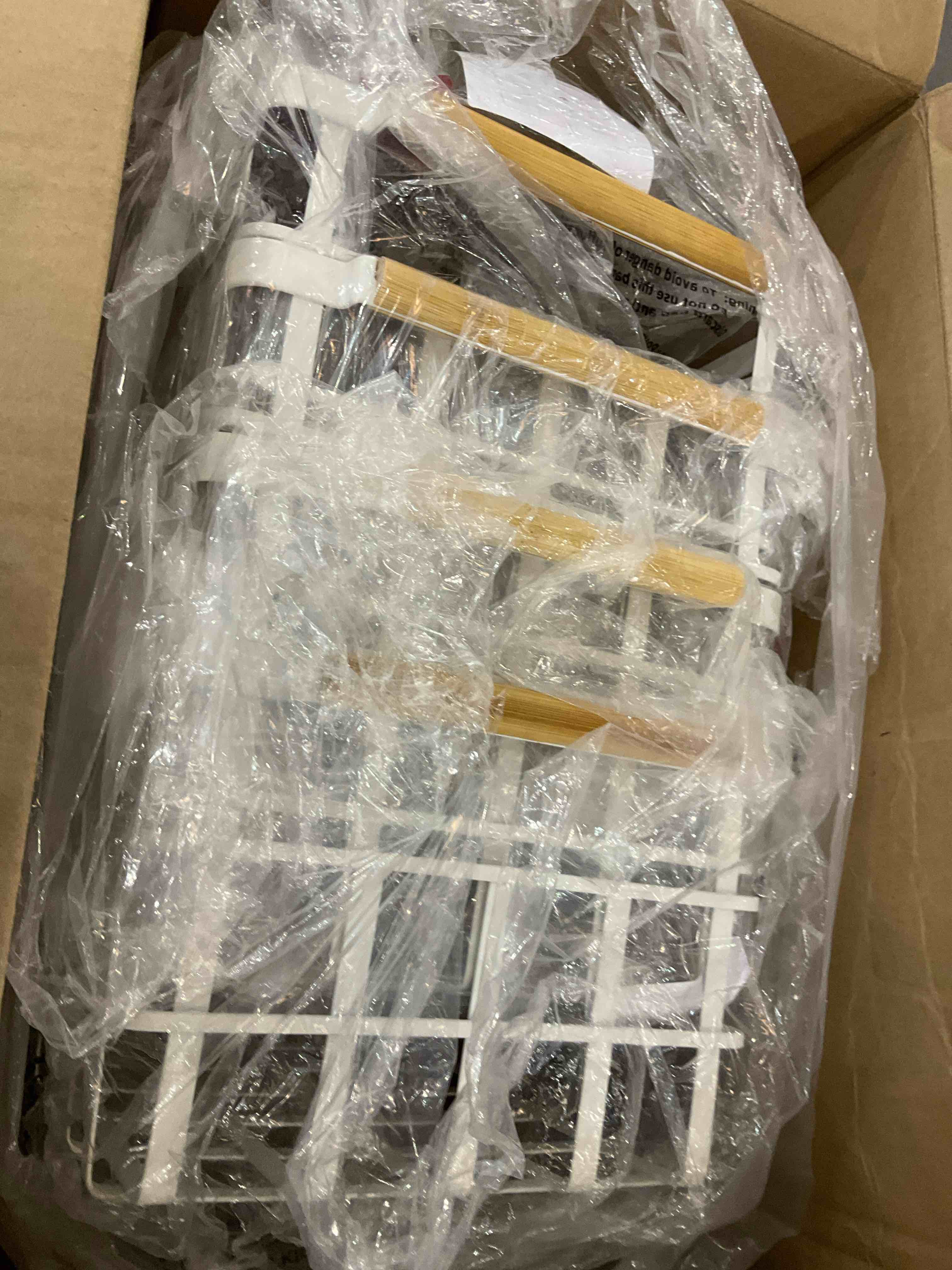 https://s3.amazonaws.com/lotting-images-prod/BargainHunt/EXS01145818_1708537299187.jpeg