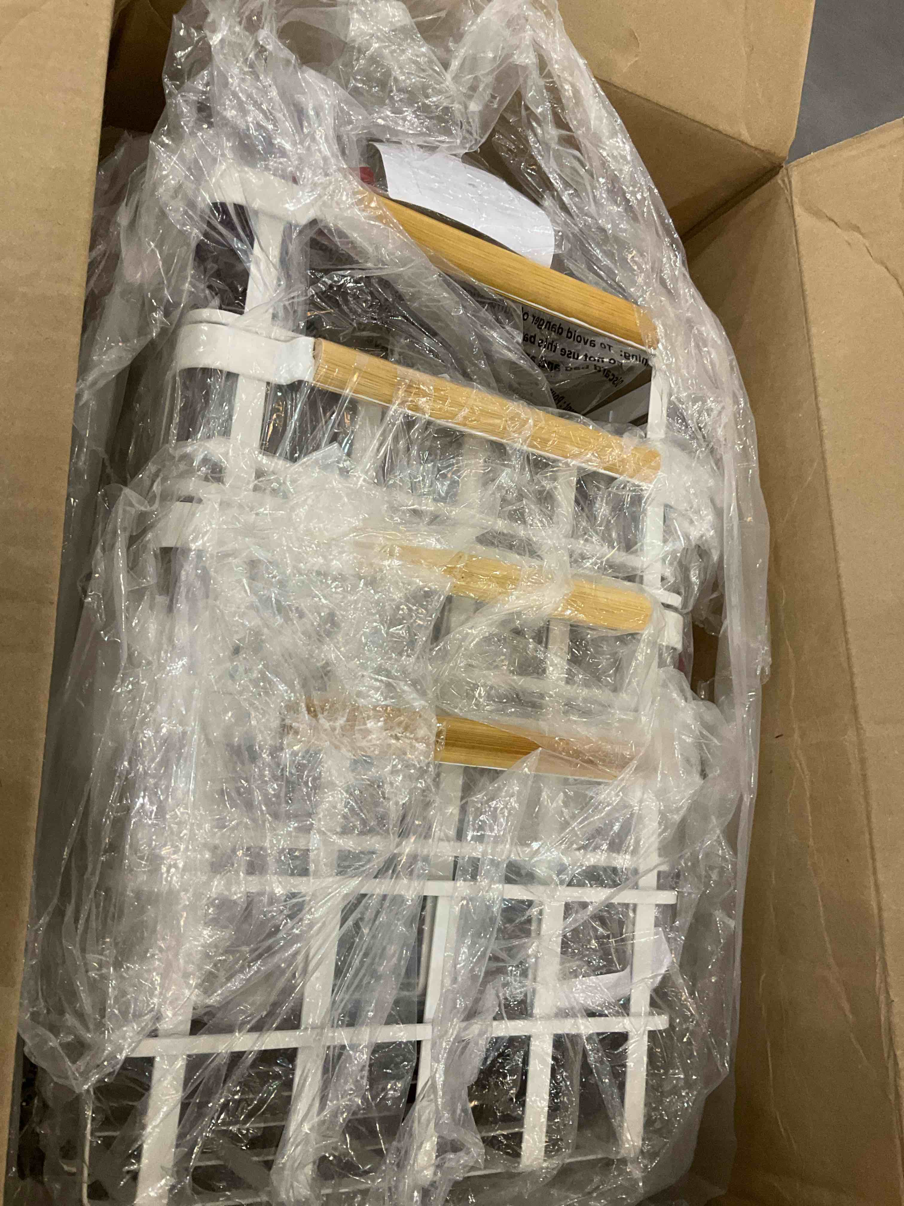 https://s3.amazonaws.com/lotting-images-prod/BargainHunt/EXS01145818_1708537300537.jpeg
