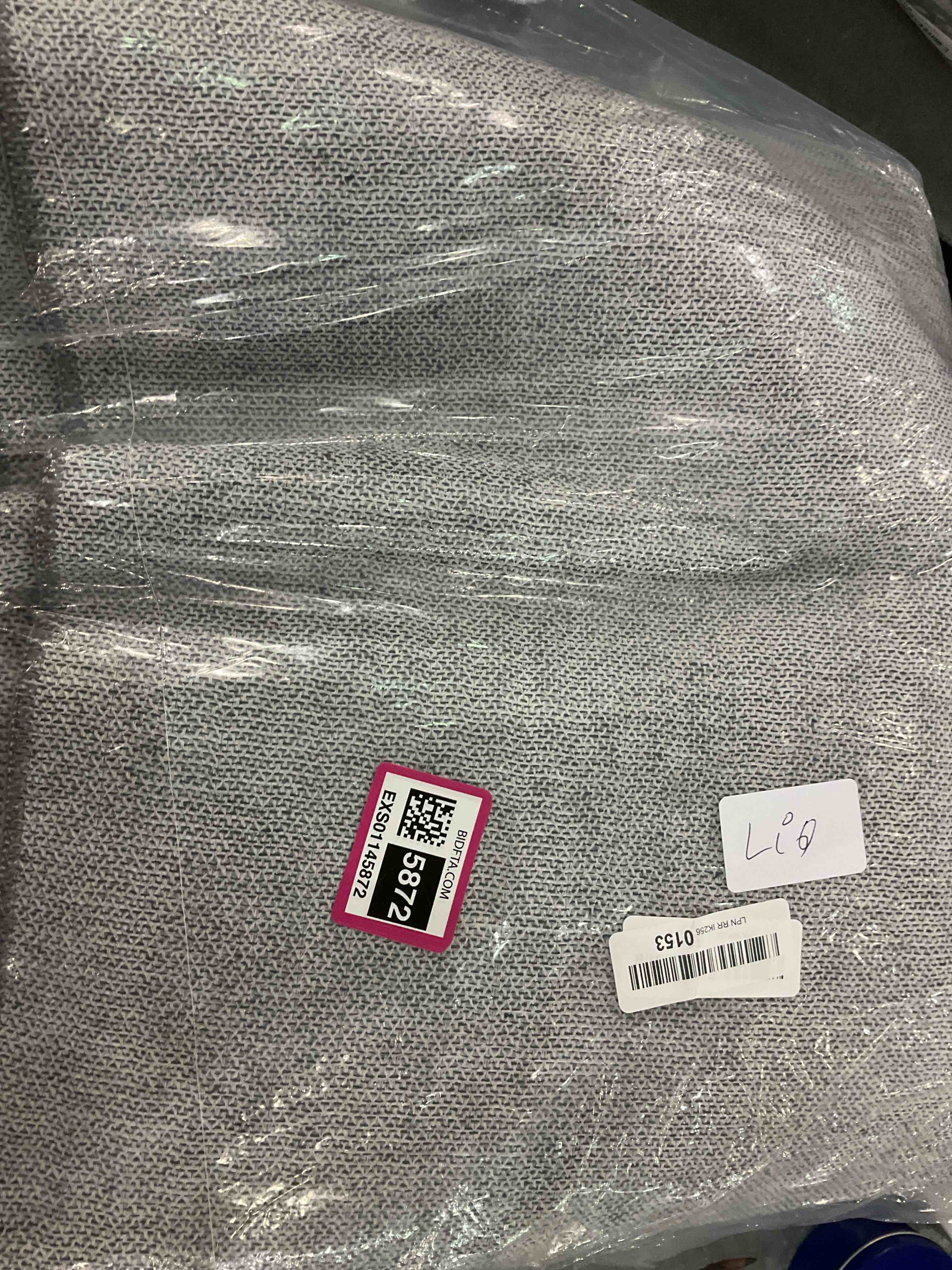 https://s3.amazonaws.com/lotting-images-prod/BargainHunt/EXS01145872_1708606845141.jpeg