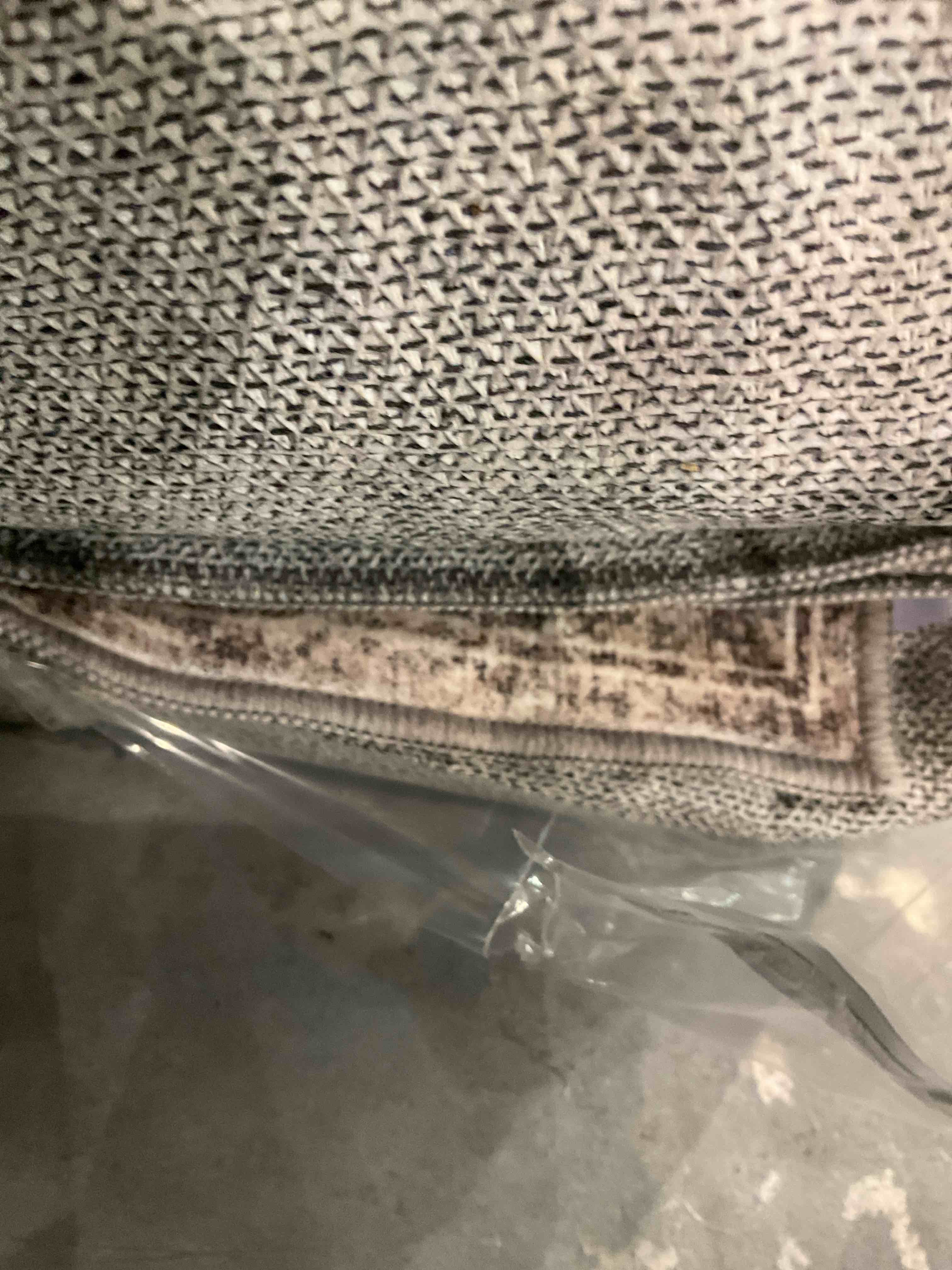 https://s3.amazonaws.com/lotting-images-prod/BargainHunt/EXS01145872_1708606856238.jpeg
