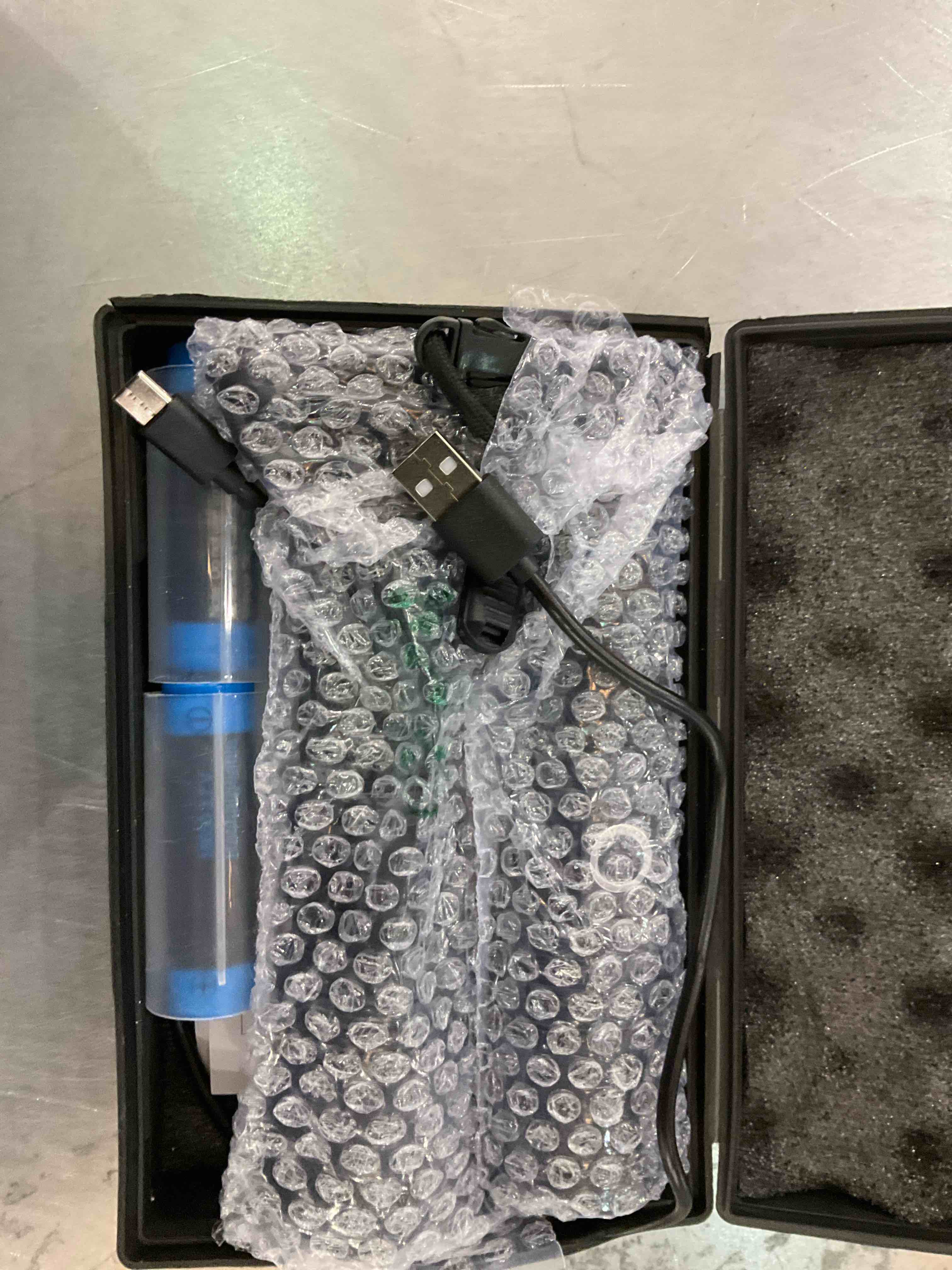 https://s3.amazonaws.com/lotting-images-prod/BargainHunt/EXS01145908_1708615140294.jpeg