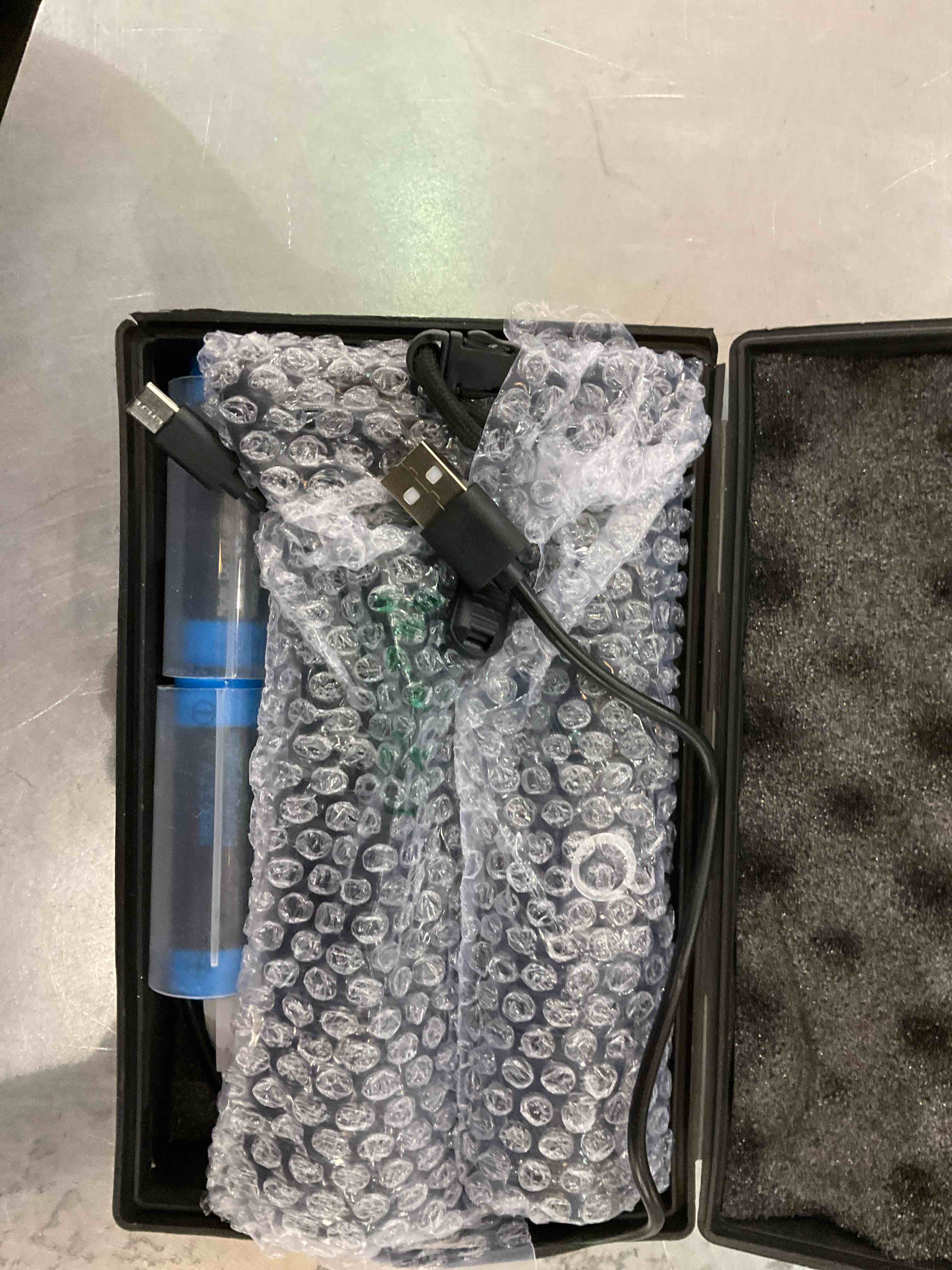 https://s3.amazonaws.com/lotting-images-prod/BargainHunt/EXS01145908_1708615141202.jpeg