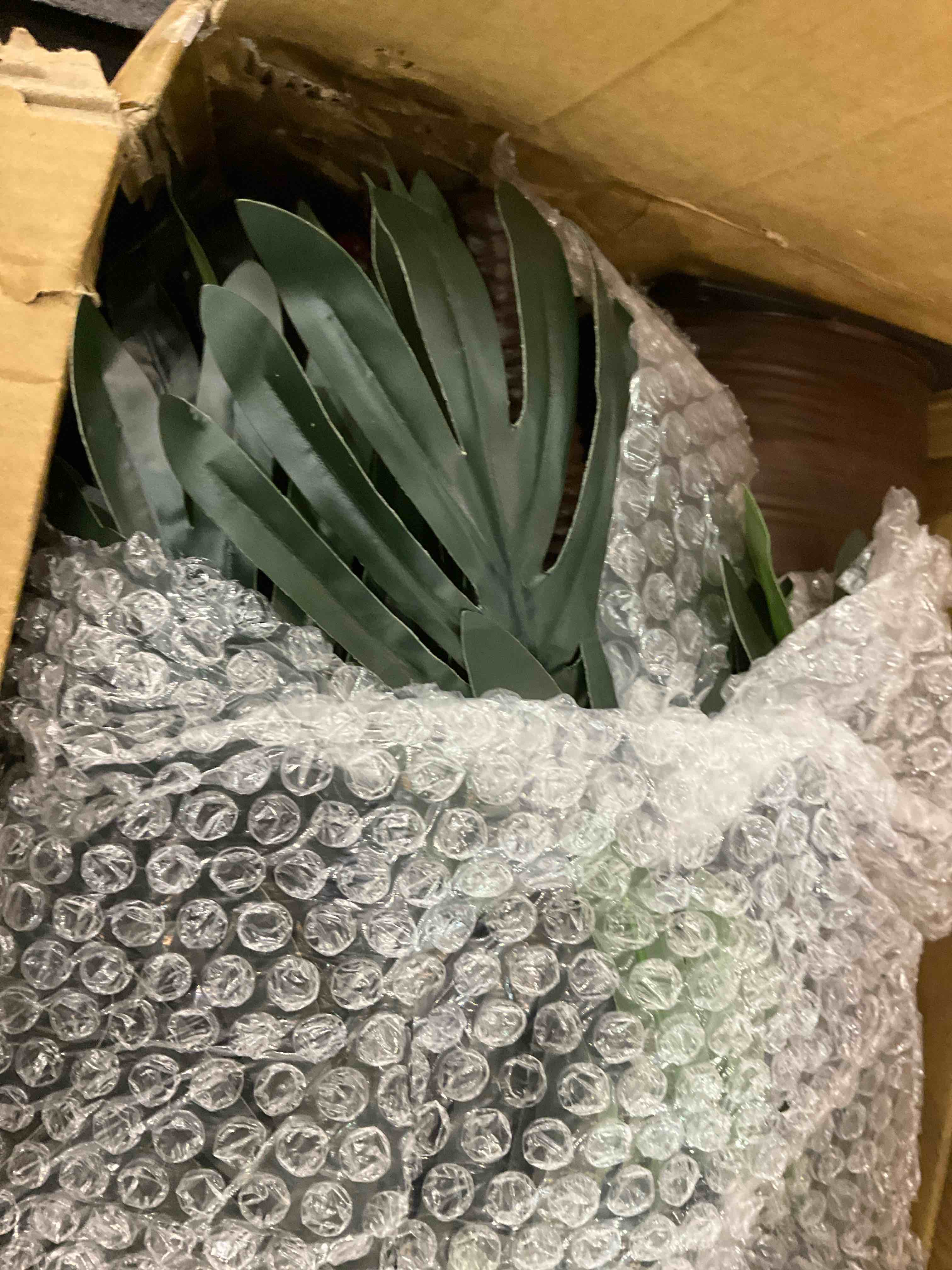 https://s3.amazonaws.com/lotting-images-prod/BargainHunt/EXS01145920_1708617238272.jpeg