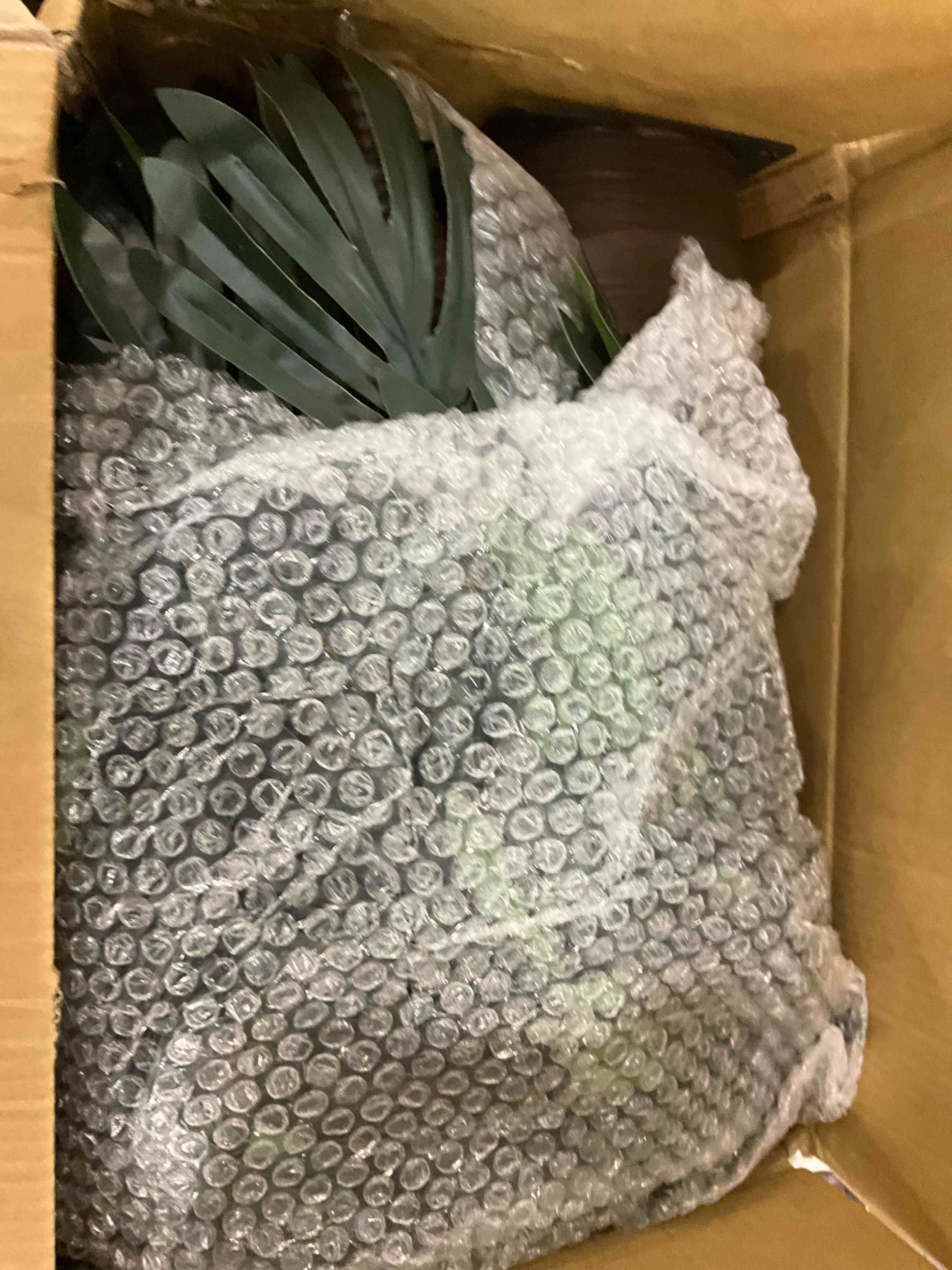 https://s3.amazonaws.com/lotting-images-prod/BargainHunt/EXS01145920_1708617239328.jpeg