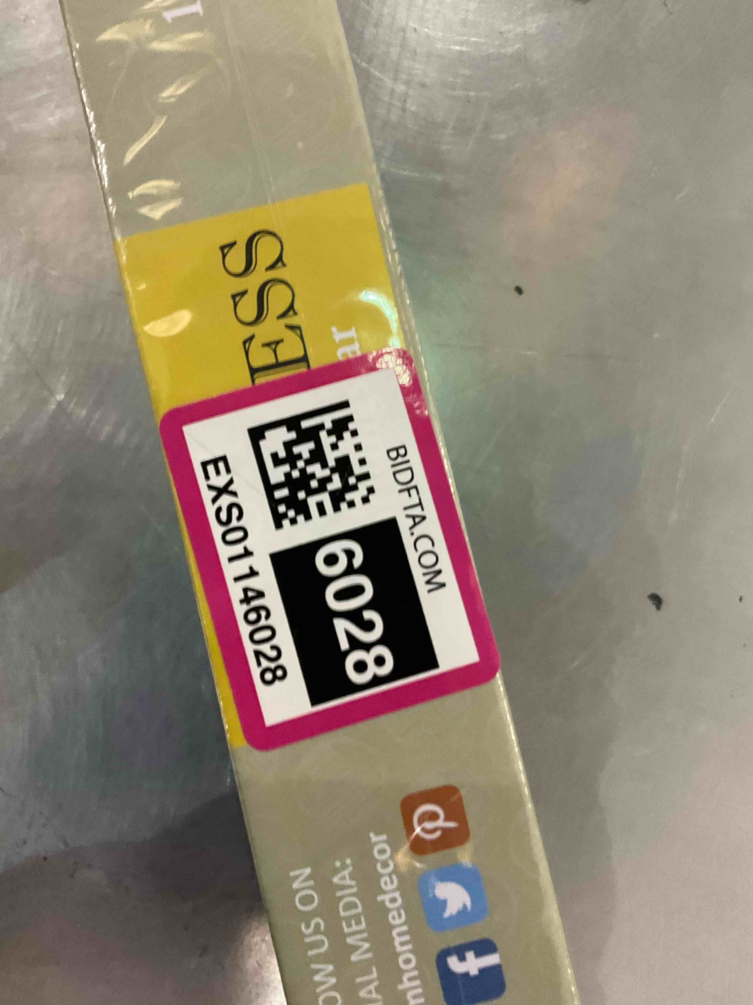 https://s3.amazonaws.com/lotting-images-prod/BargainHunt/EXS01146028_1708523588108.jpeg