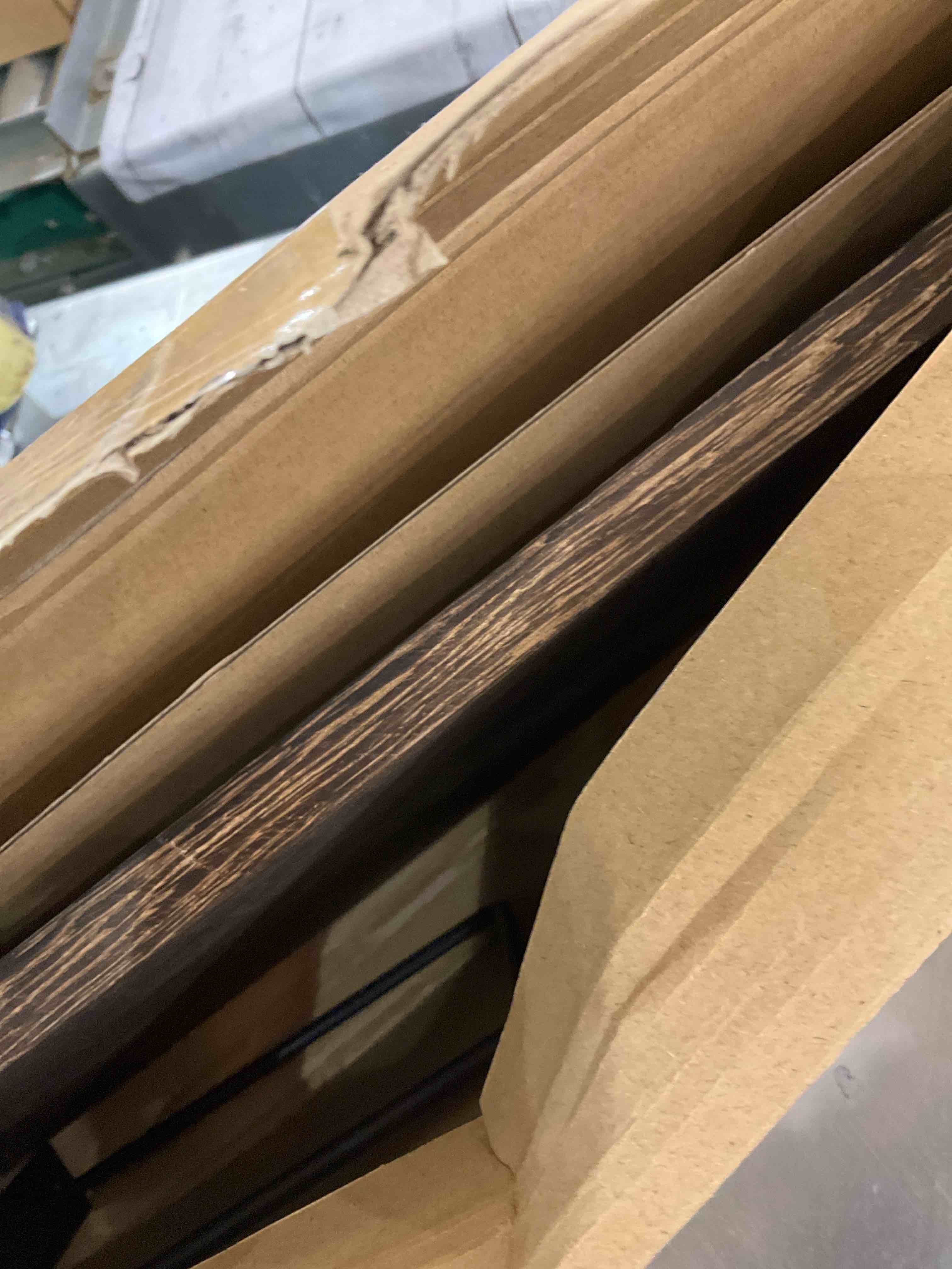 https://s3.amazonaws.com/lotting-images-prod/BargainHunt/EXS01146067_1708539025403.jpeg