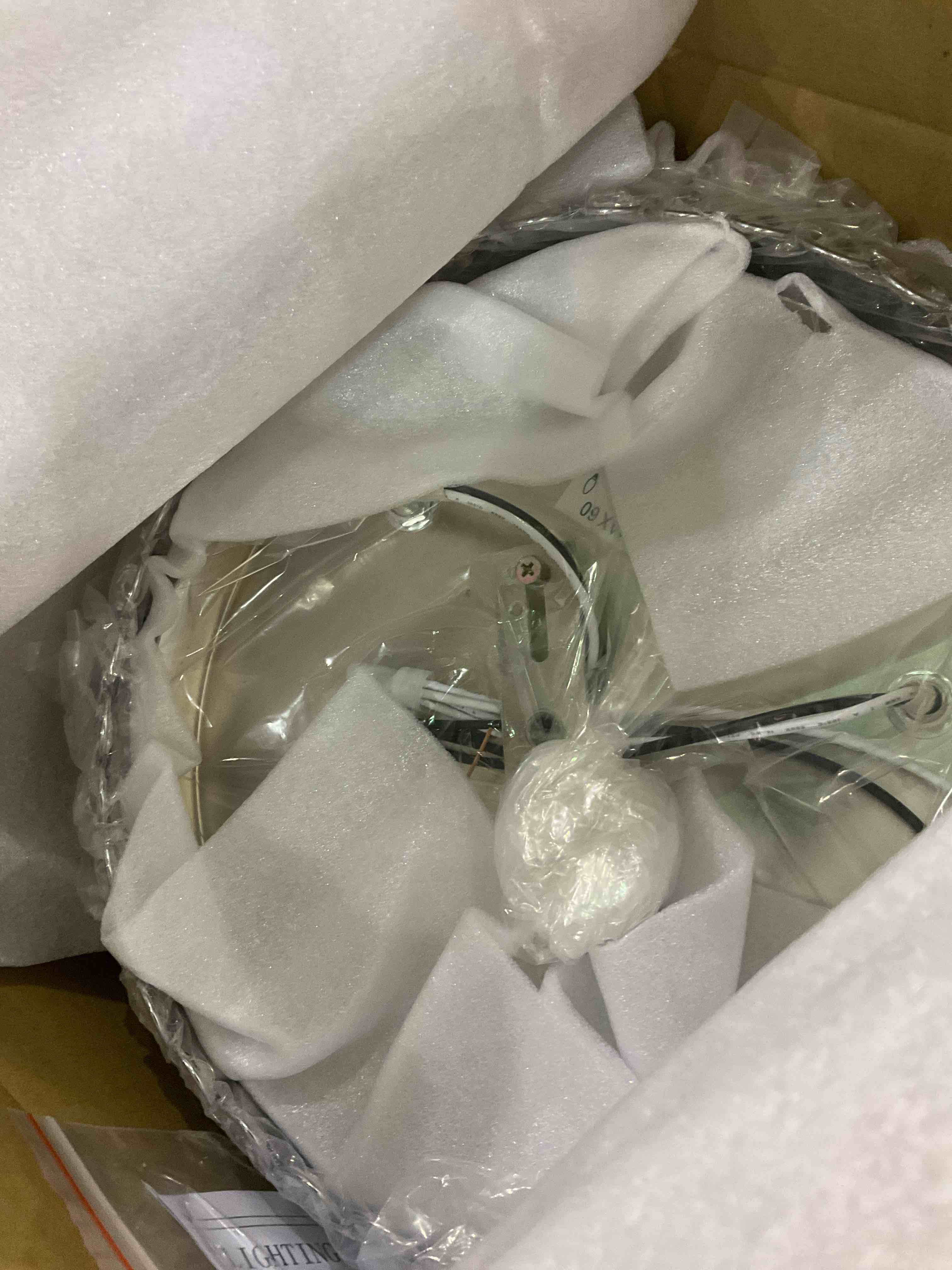 https://s3.amazonaws.com/lotting-images-prod/BargainHunt/EXS01146121_1708608395192.jpeg