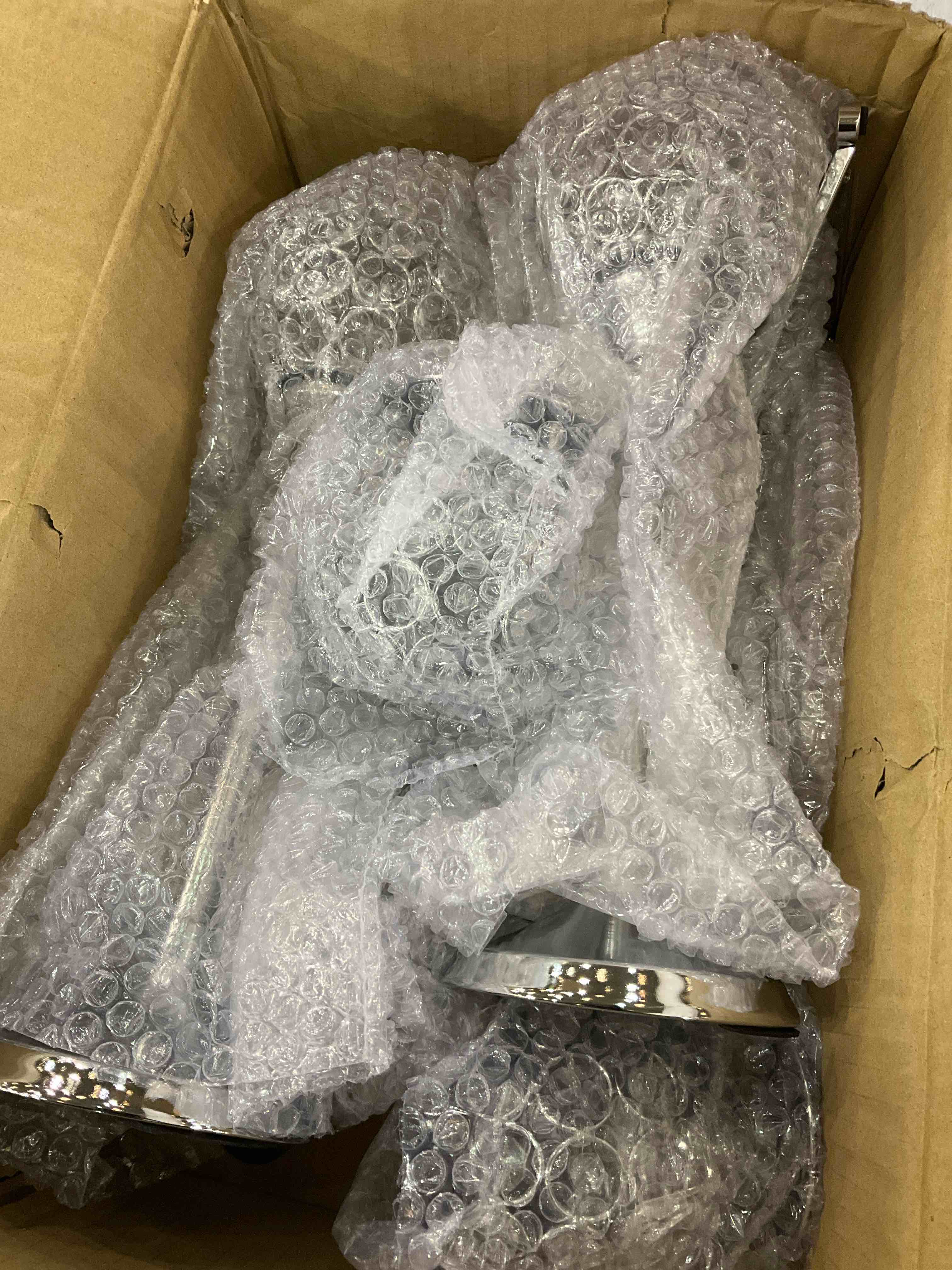 https://s3.amazonaws.com/lotting-images-prod/BargainHunt/EXS01146149_1708614495078.jpeg