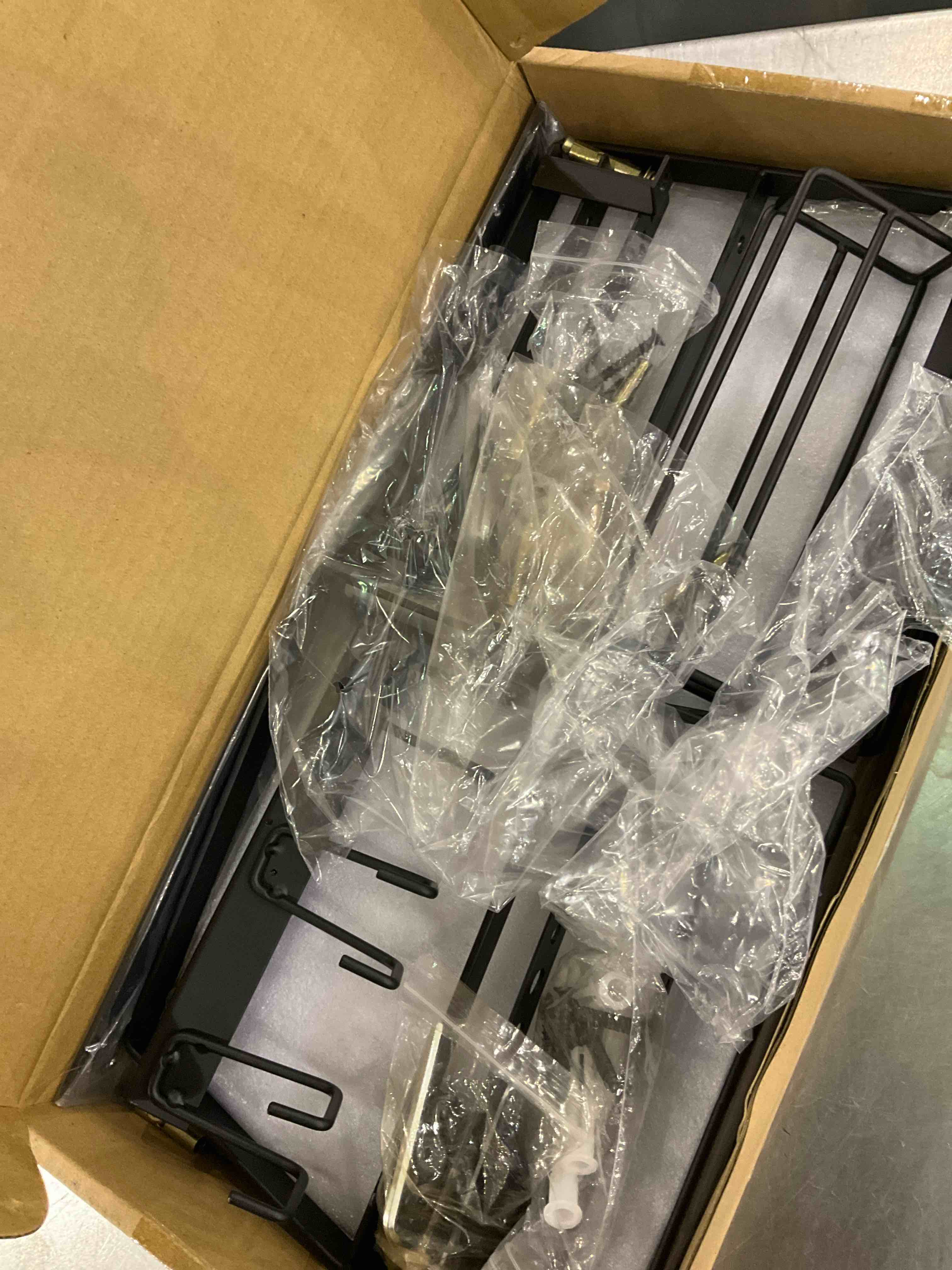 https://s3.amazonaws.com/lotting-images-prod/BargainHunt/EXS01146218_1708626334460.jpeg