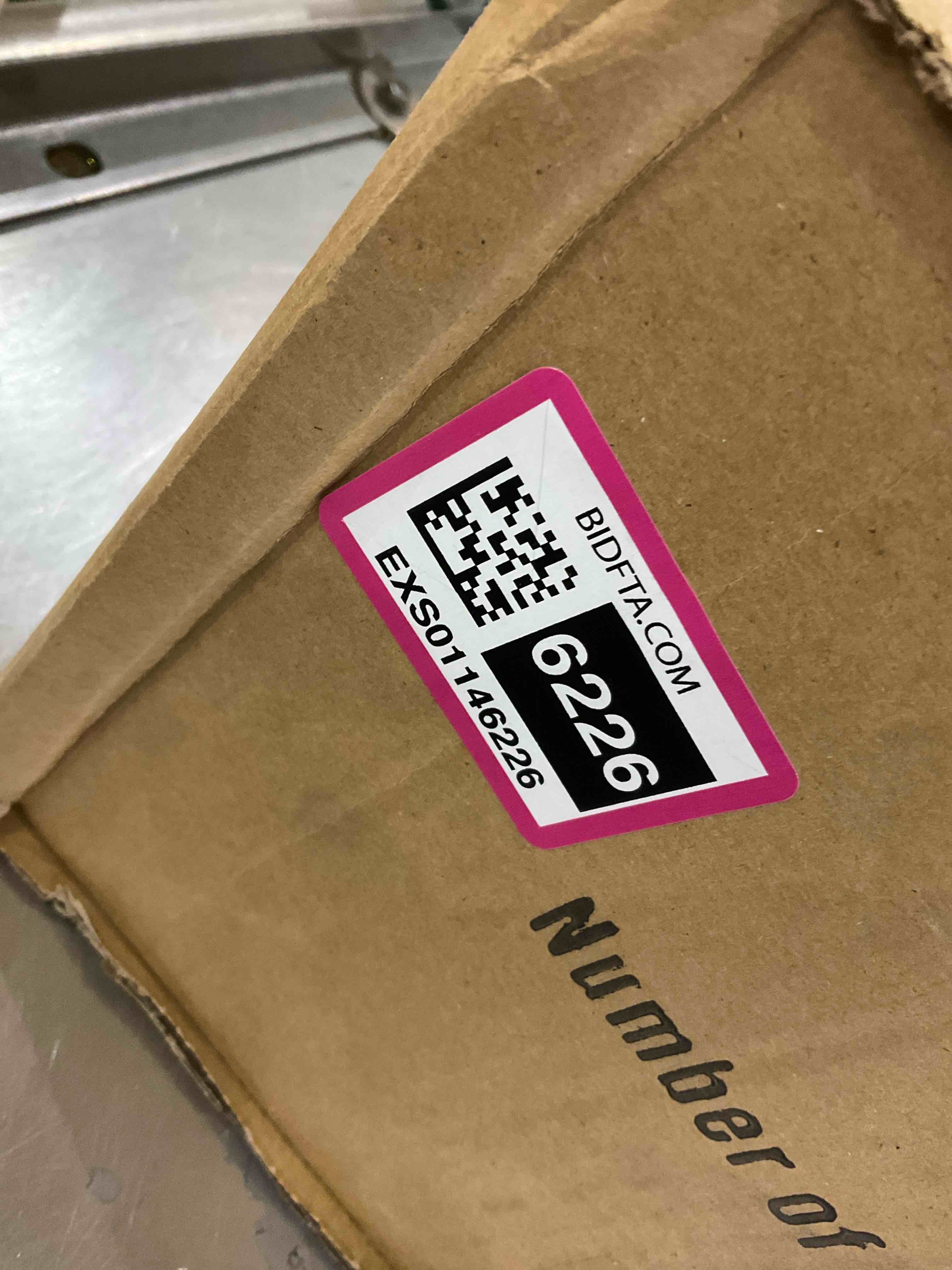 https://s3.amazonaws.com/lotting-images-prod/BargainHunt/EXS01146226_1708627889701.jpeg