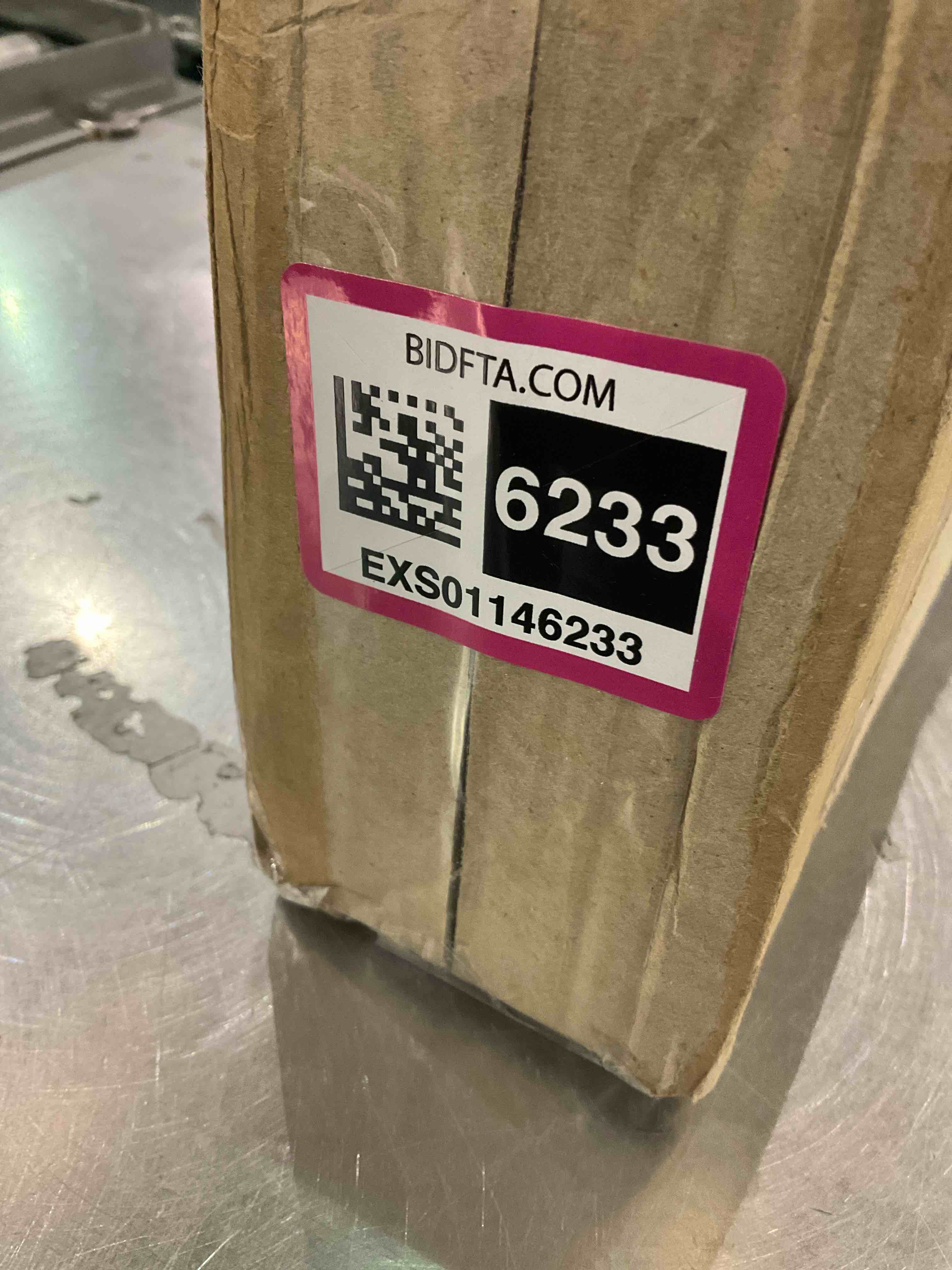 https://s3.amazonaws.com/lotting-images-prod/BargainHunt/EXS01146233_1708630106963.jpeg