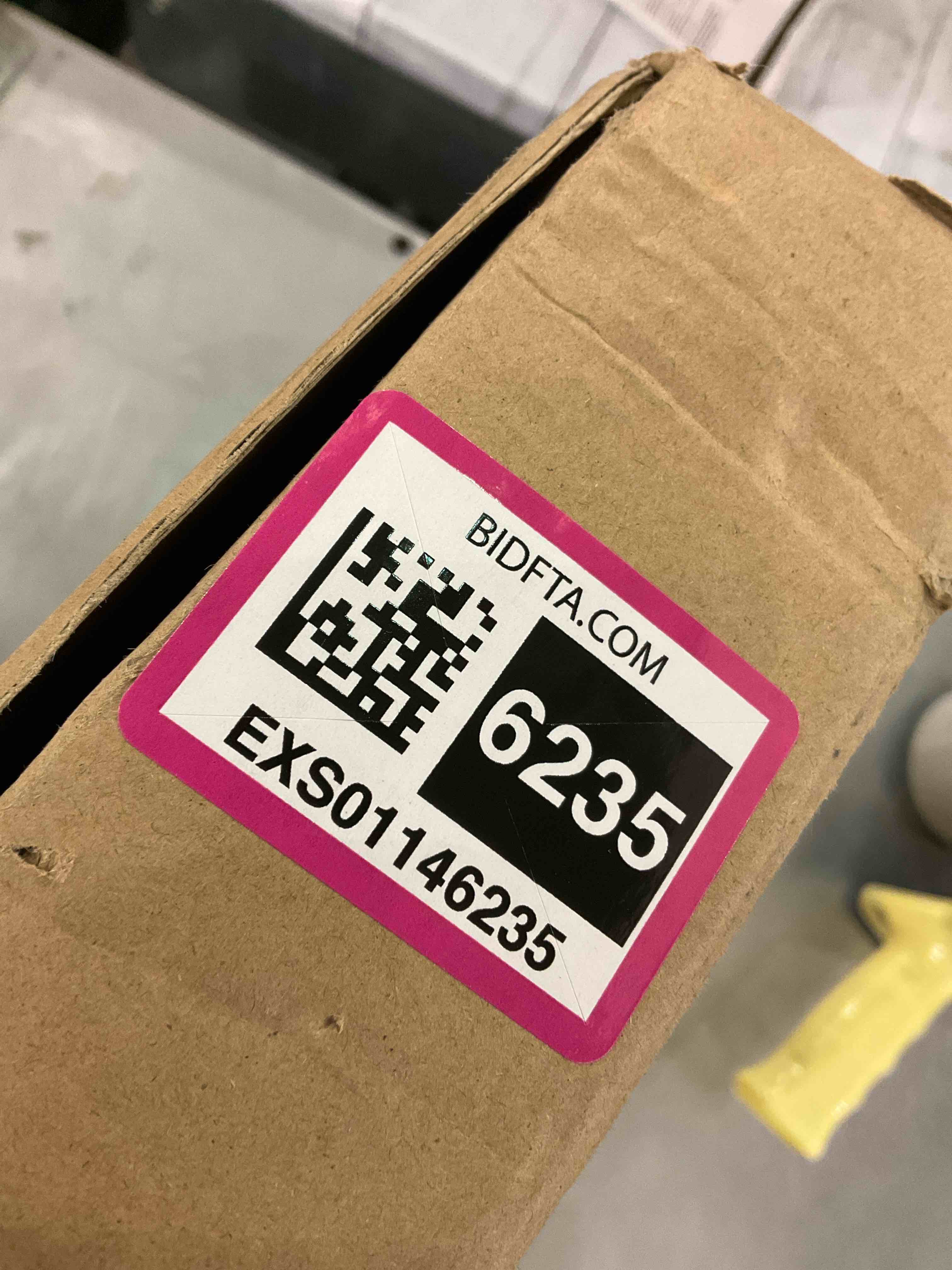 https://s3.amazonaws.com/lotting-images-prod/BargainHunt/EXS01146235_1708630343937.jpeg