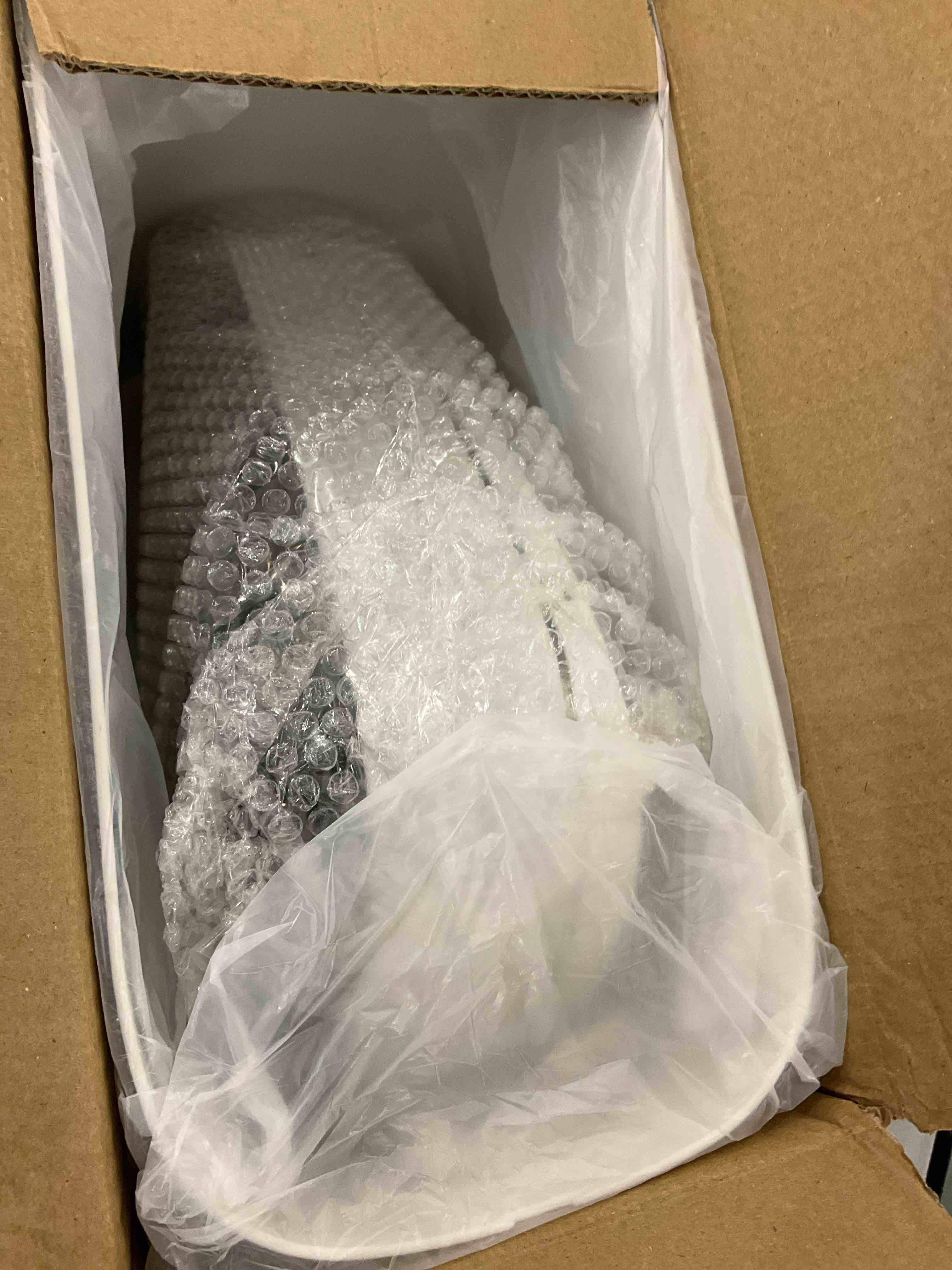 https://s3.amazonaws.com/lotting-images-prod/BargainHunt/EXS01146357_1708704850182.jpeg