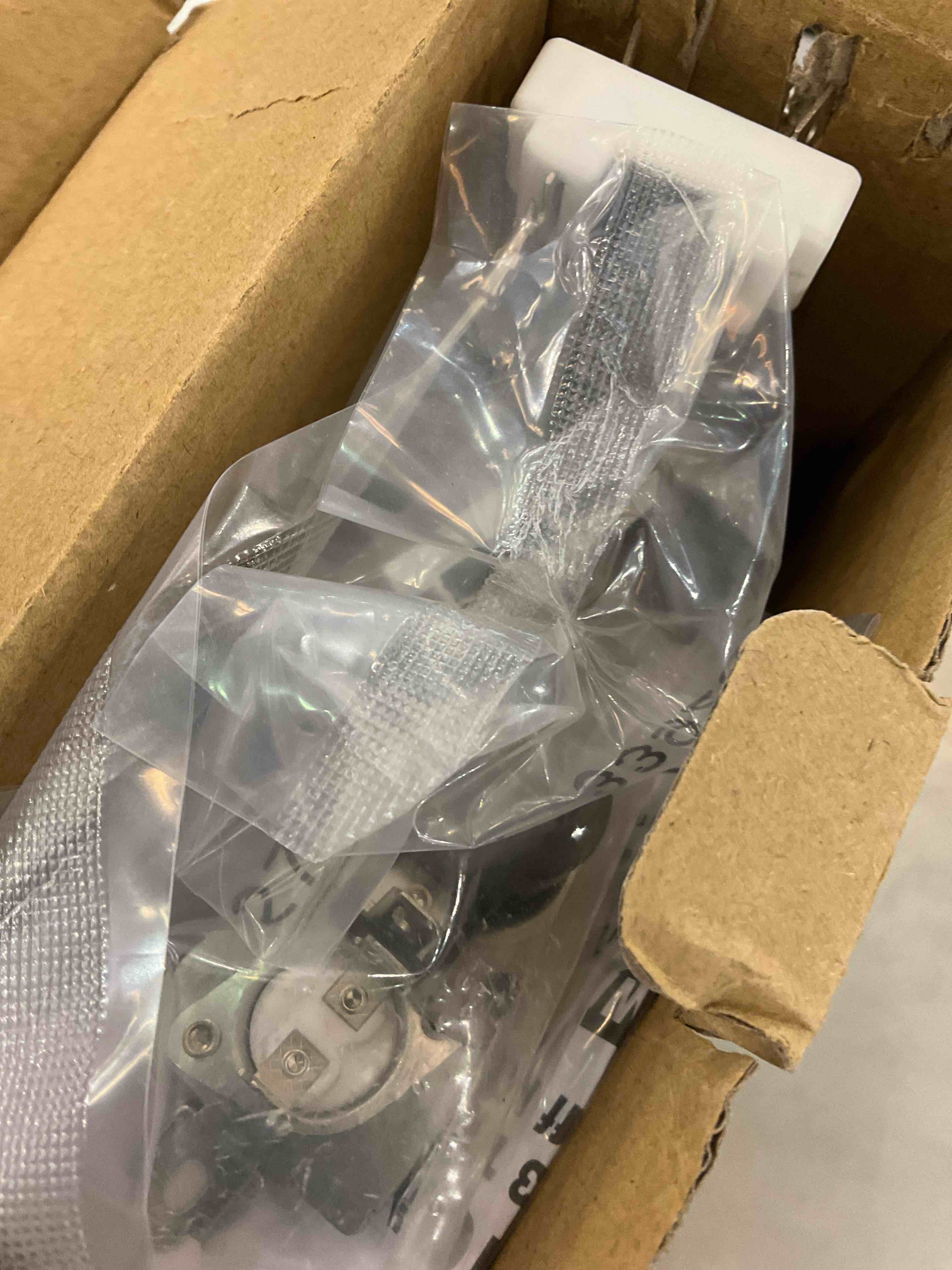 https://s3.amazonaws.com/lotting-images-prod/BargainHunt/EXS01146400_1708713205099.jpeg