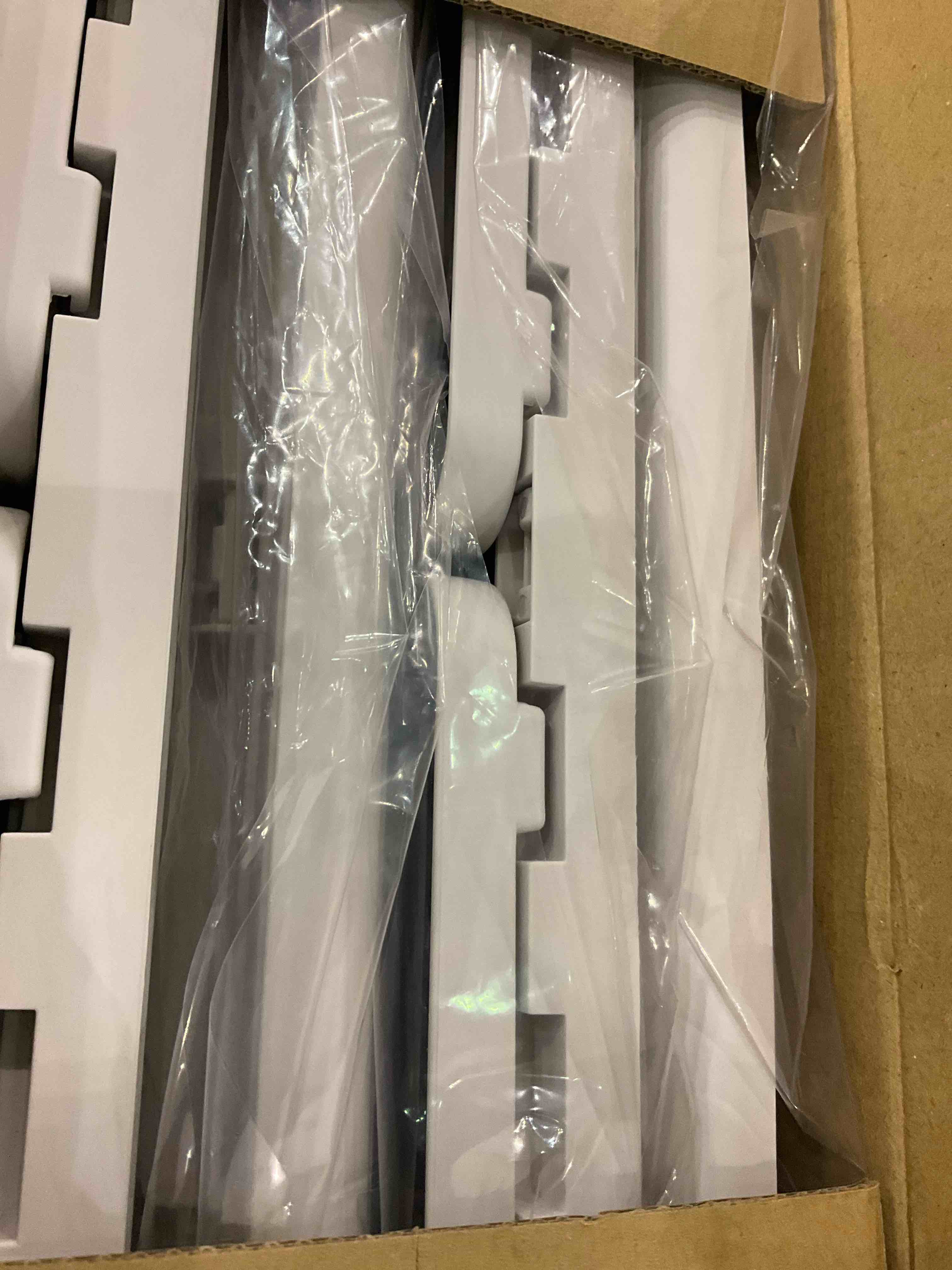 https://s3.amazonaws.com/lotting-images-prod/BargainHunt/EXS01146460_1708951555379.jpeg