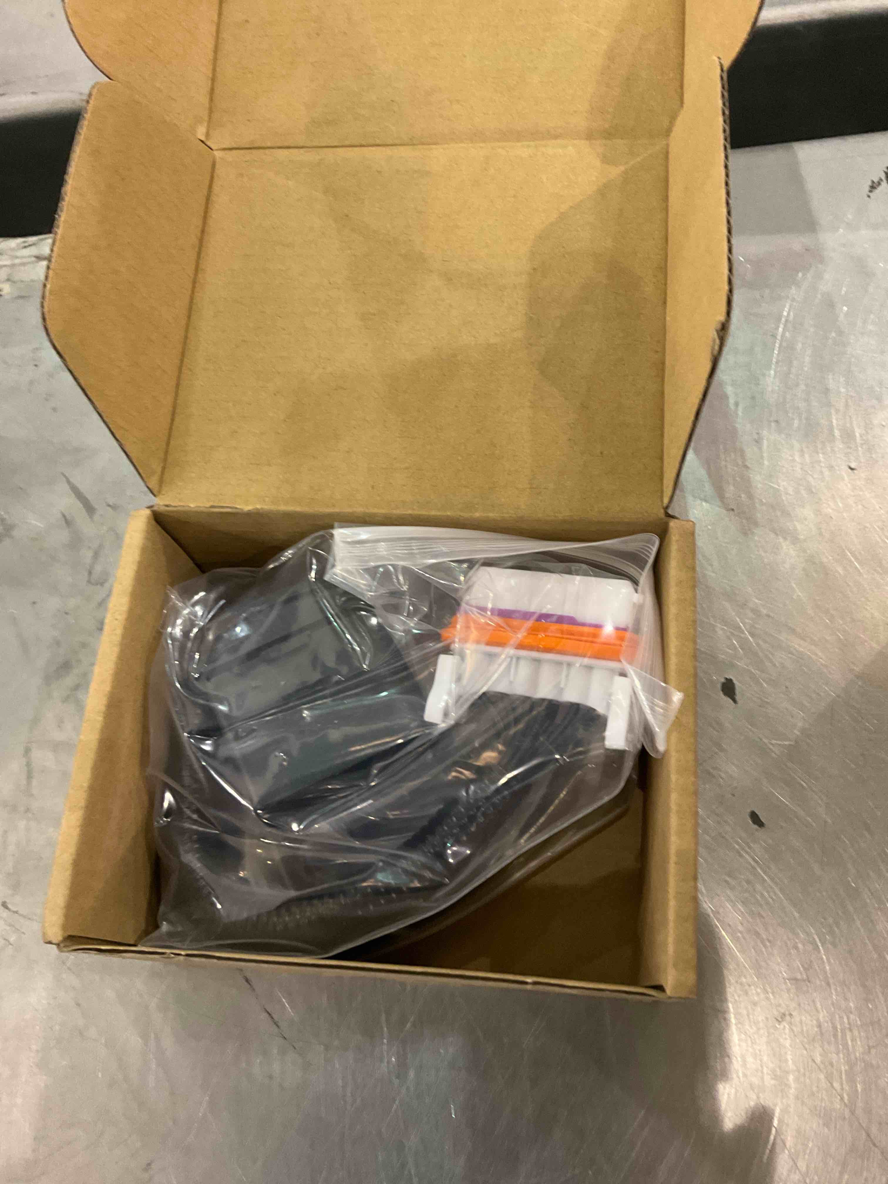 https://s3.amazonaws.com/lotting-images-prod/BargainHunt/EXS01146515_1707751633056.jpeg