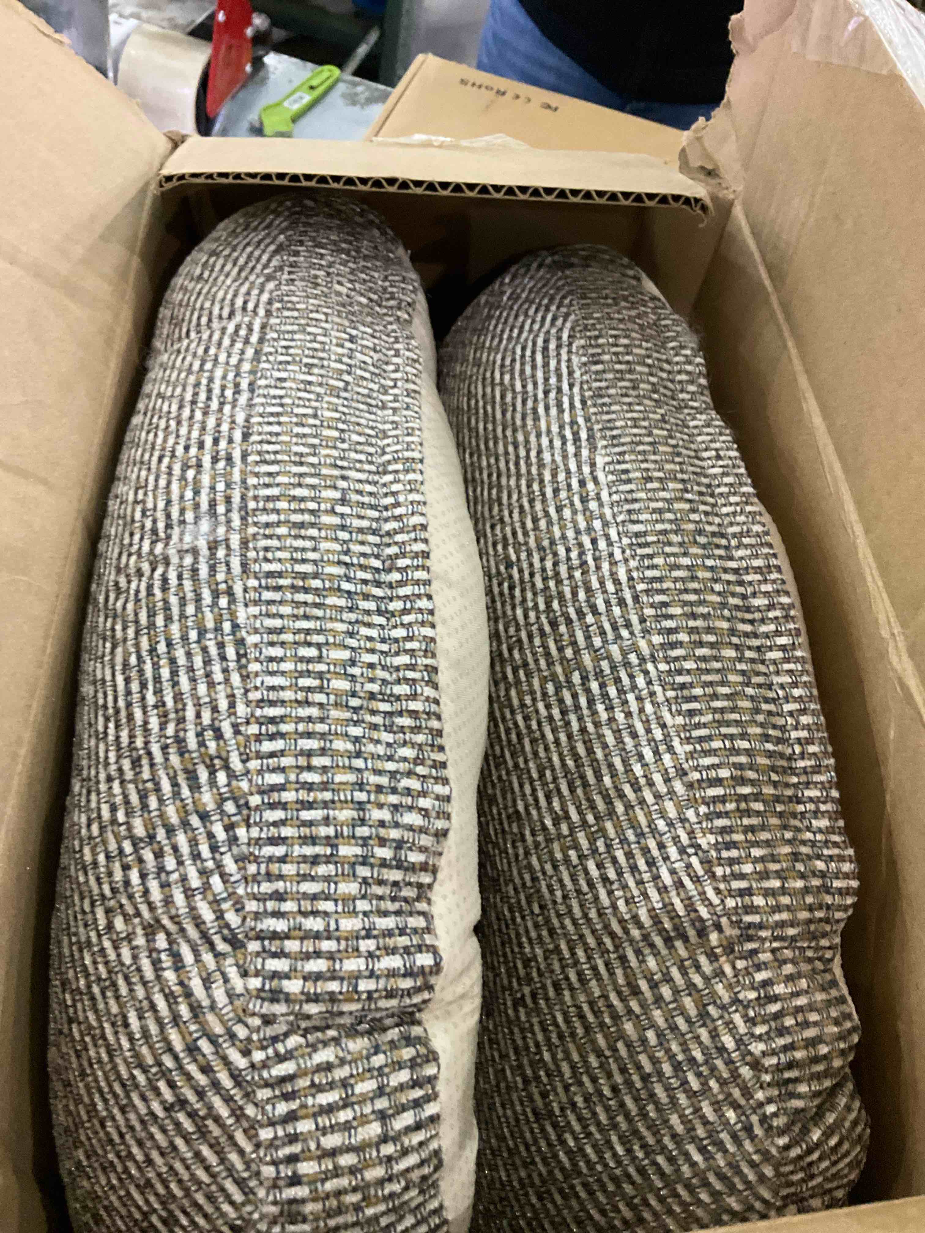https://s3.amazonaws.com/lotting-images-prod/BargainHunt/EXS01146556_1707756101350.jpeg