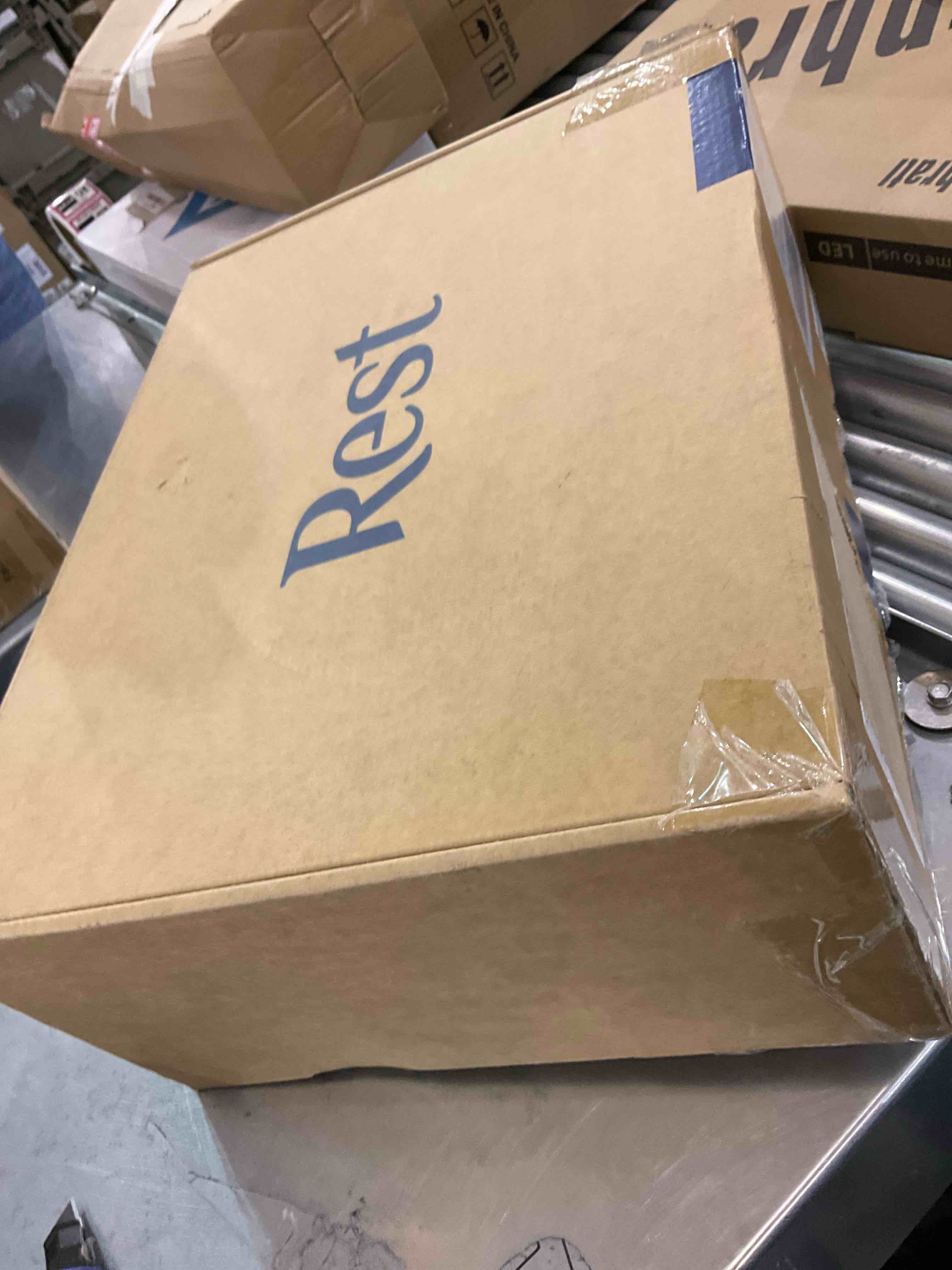 https://s3.amazonaws.com/lotting-images-prod/BargainHunt/EXS01146580_1707761309711.jpeg