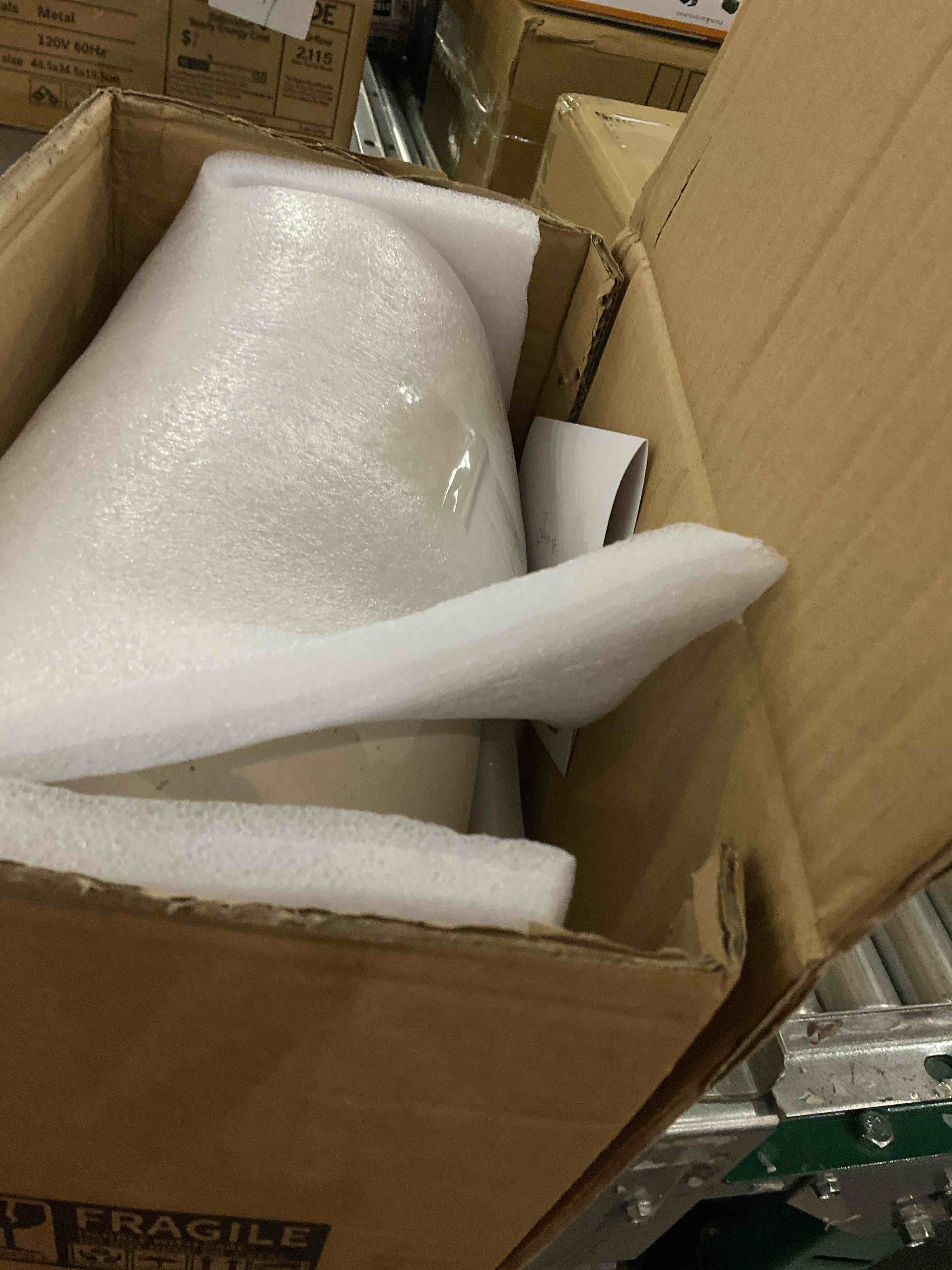 https://s3.amazonaws.com/lotting-images-prod/BargainHunt/EXS01146672_1707829921599.jpeg