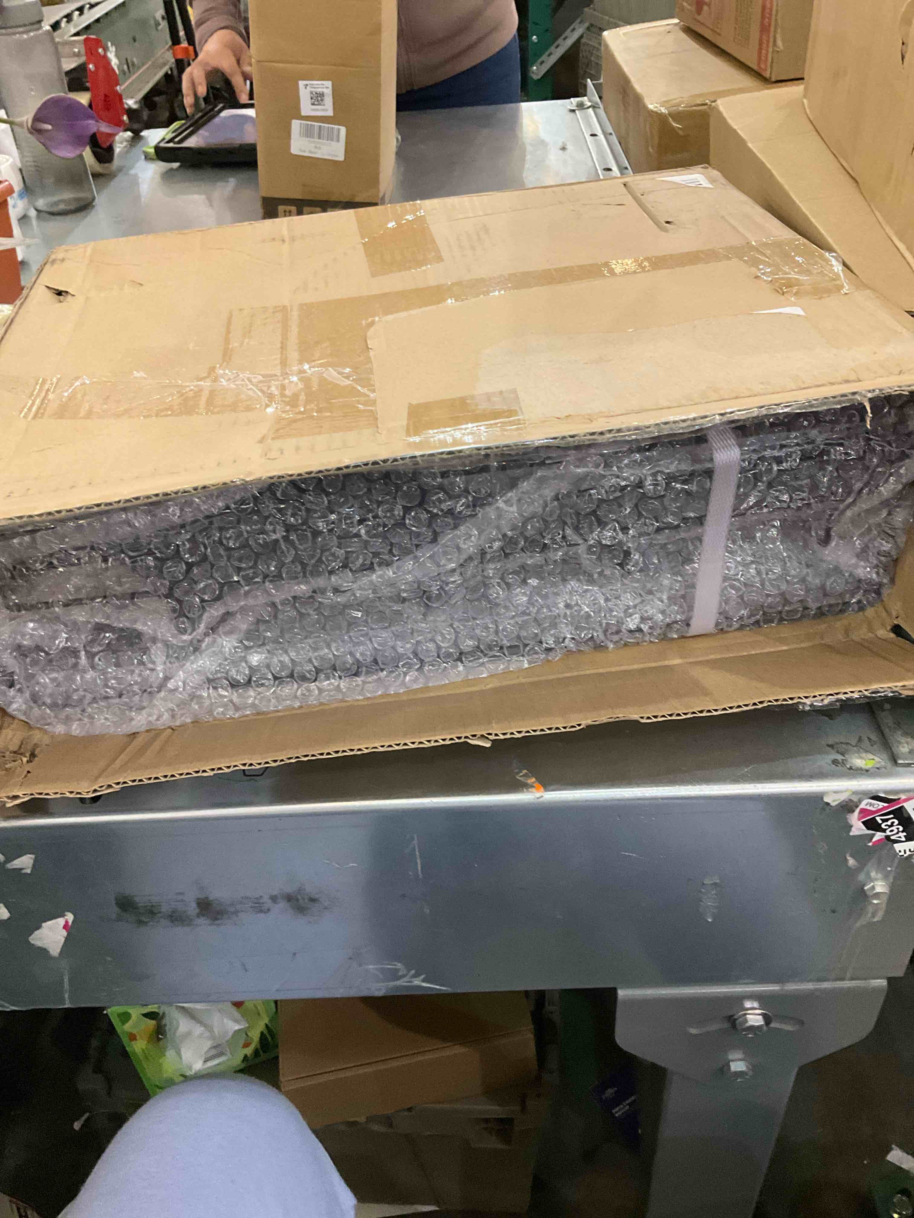 https://s3.amazonaws.com/lotting-images-prod/BargainHunt/EXS01146926_1707933749719.jpeg