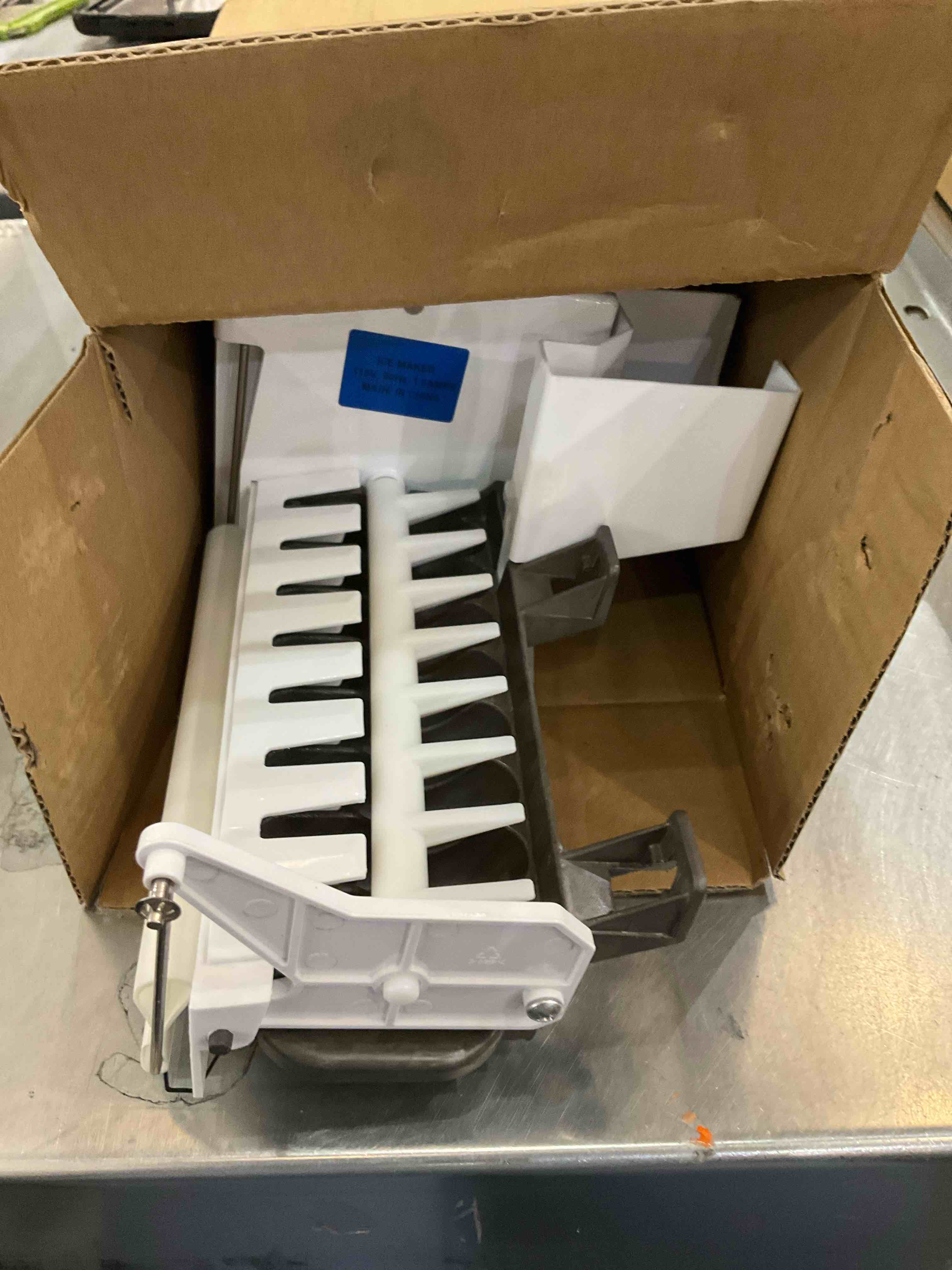 https://s3.amazonaws.com/lotting-images-prod/BargainHunt/EXS01146946_1707938737217.jpeg