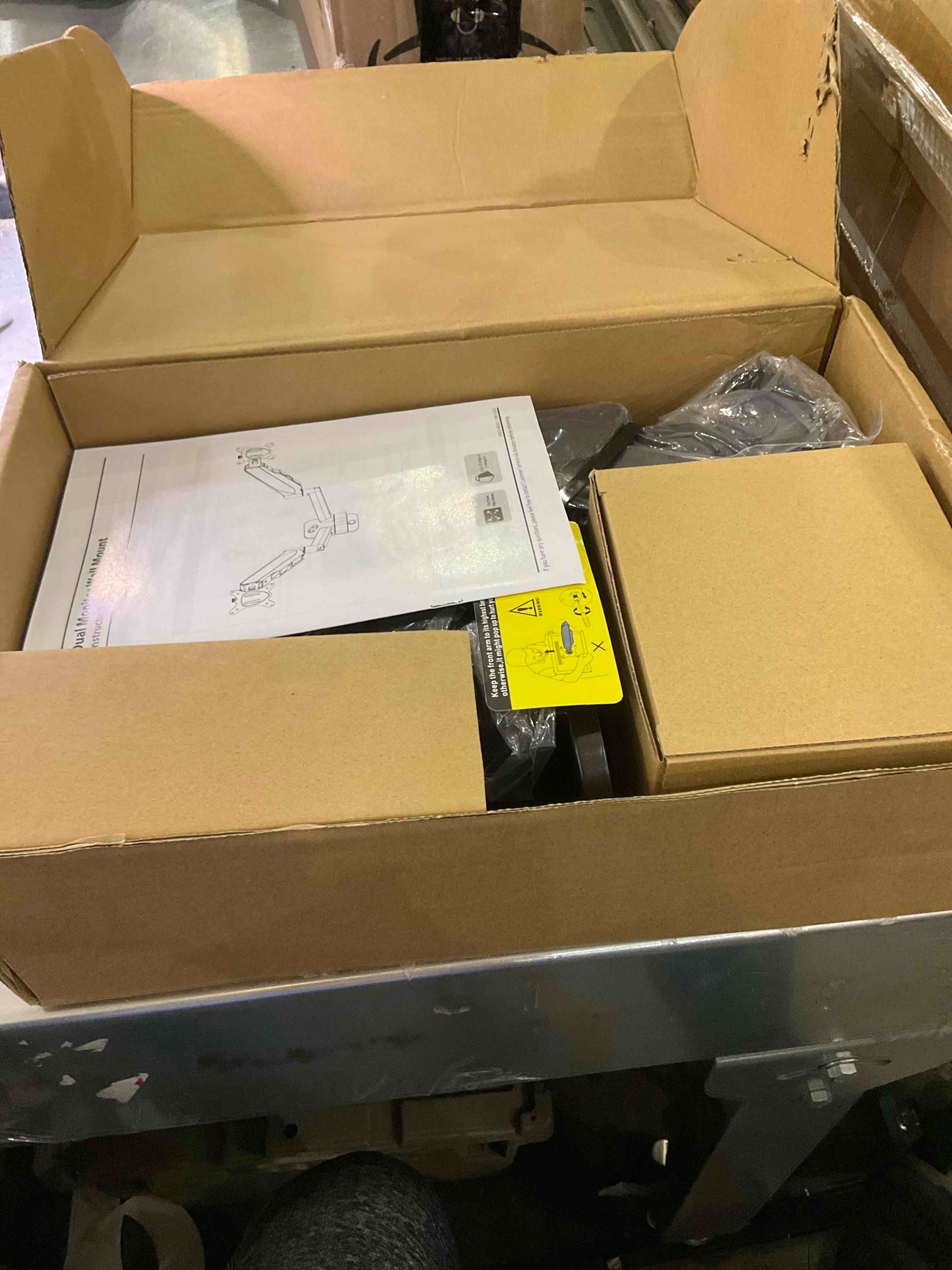 https://s3.amazonaws.com/lotting-images-prod/BargainHunt/EXS01147730_1708100454565.jpeg