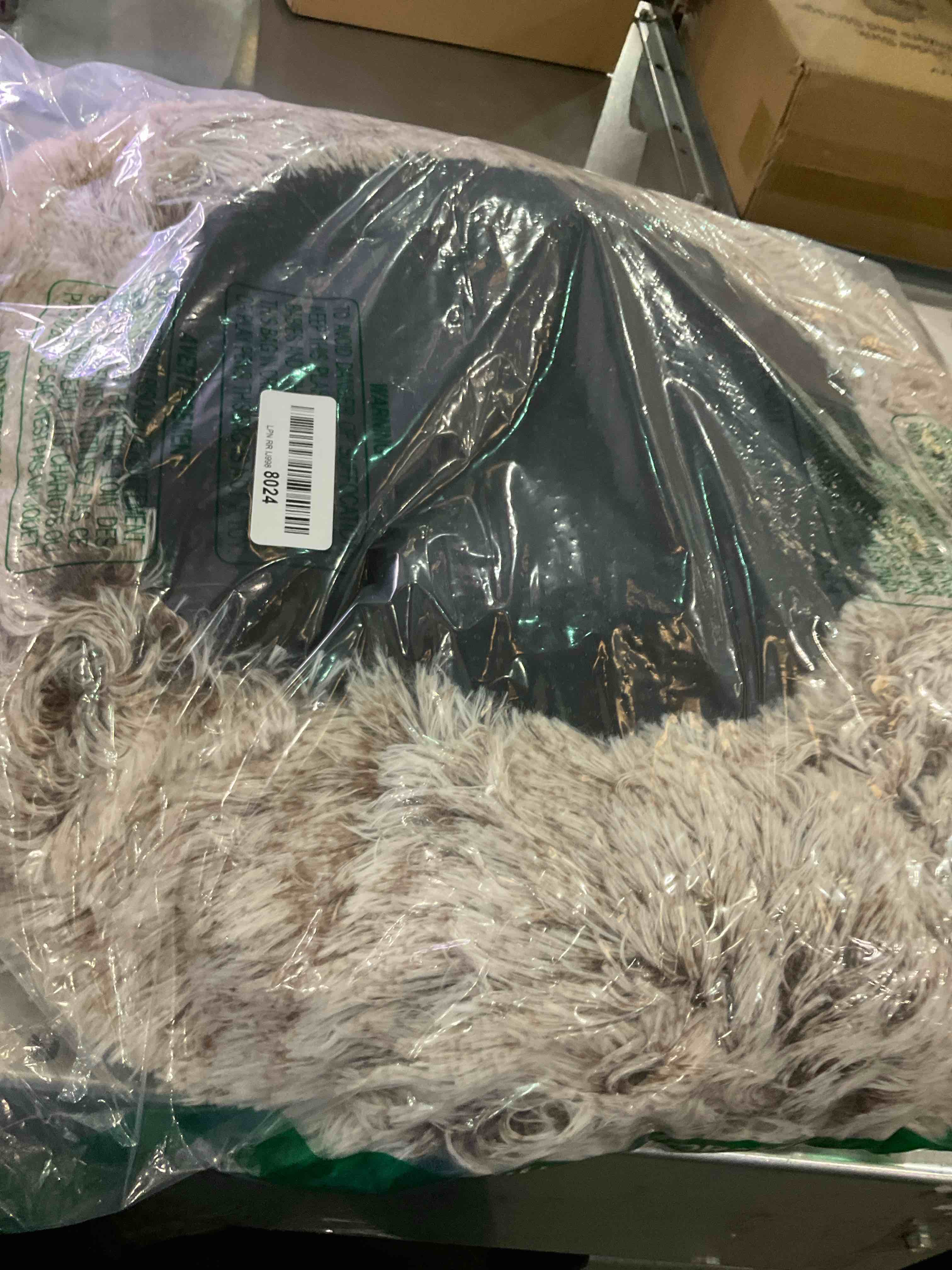 https://s3.amazonaws.com/lotting-images-prod/BargainHunt/EXS01147796_1708111158145.jpeg