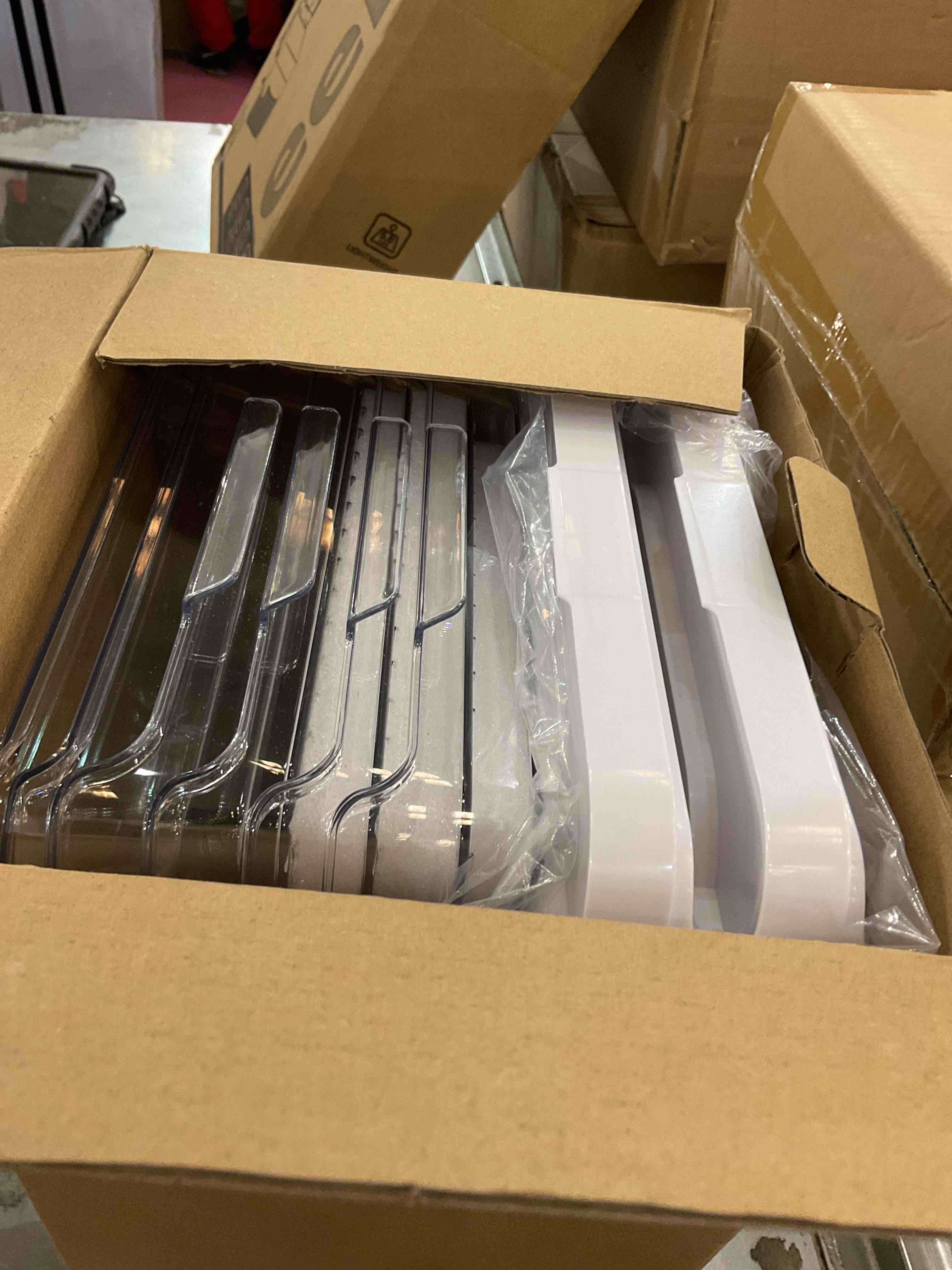 https://s3.amazonaws.com/lotting-images-prod/BargainHunt/EXS01147983_1708366529892.jpeg