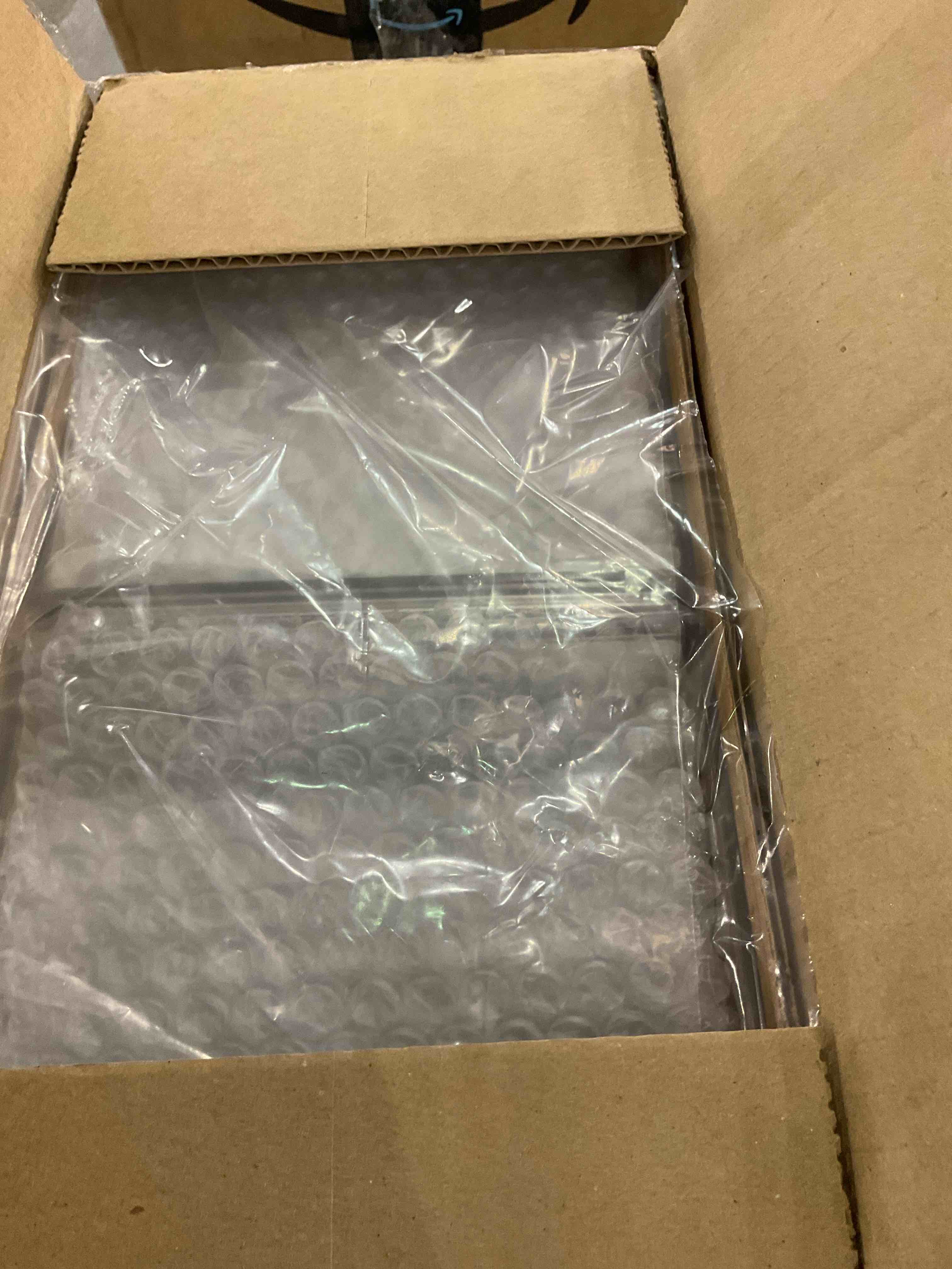 https://s3.amazonaws.com/lotting-images-prod/BargainHunt/EXS01148297_1708957688488.jpeg