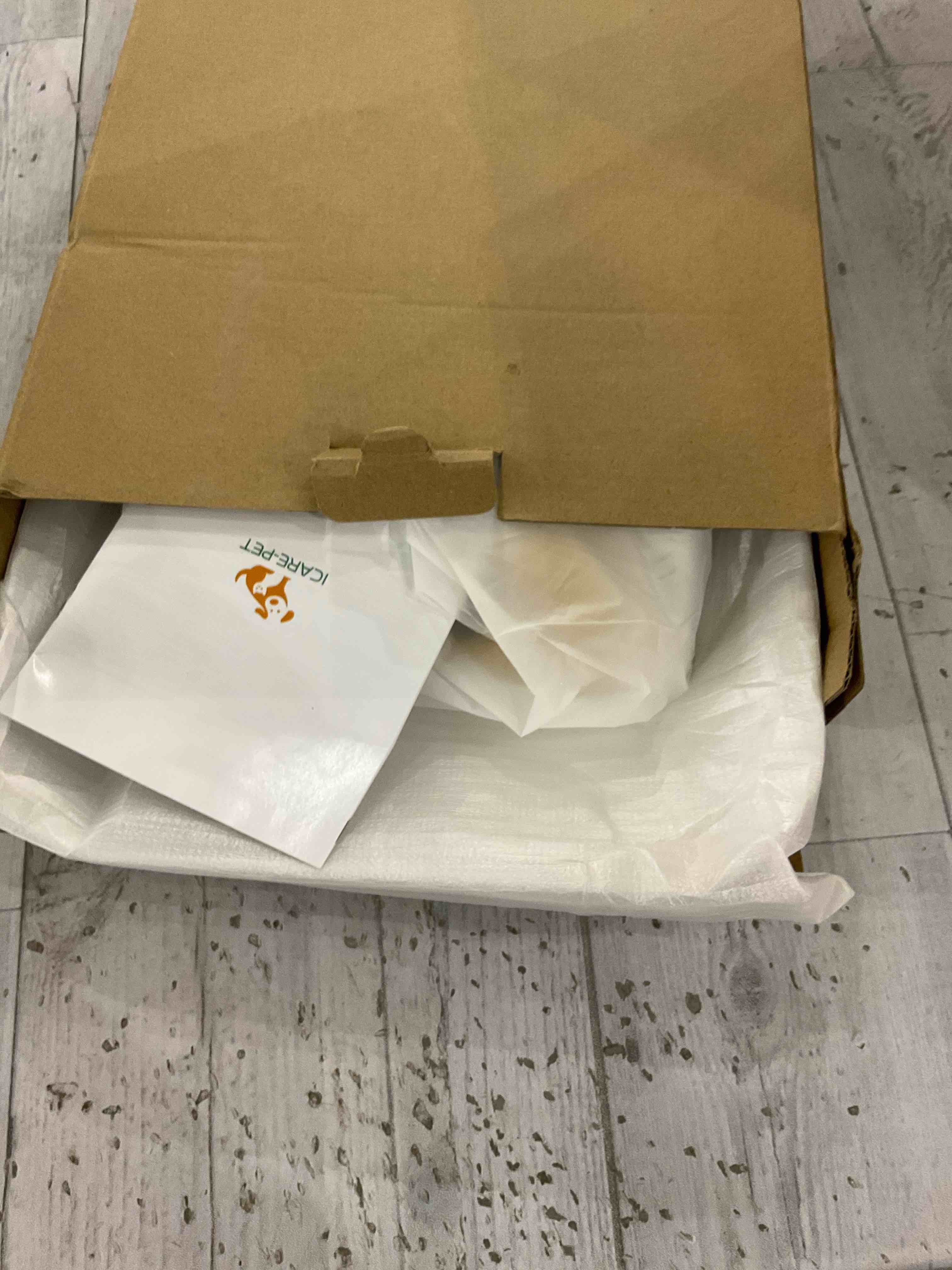 https://s3.amazonaws.com/lotting-images-prod/BargainHunt/EXS01148393_1709046836243.jpeg