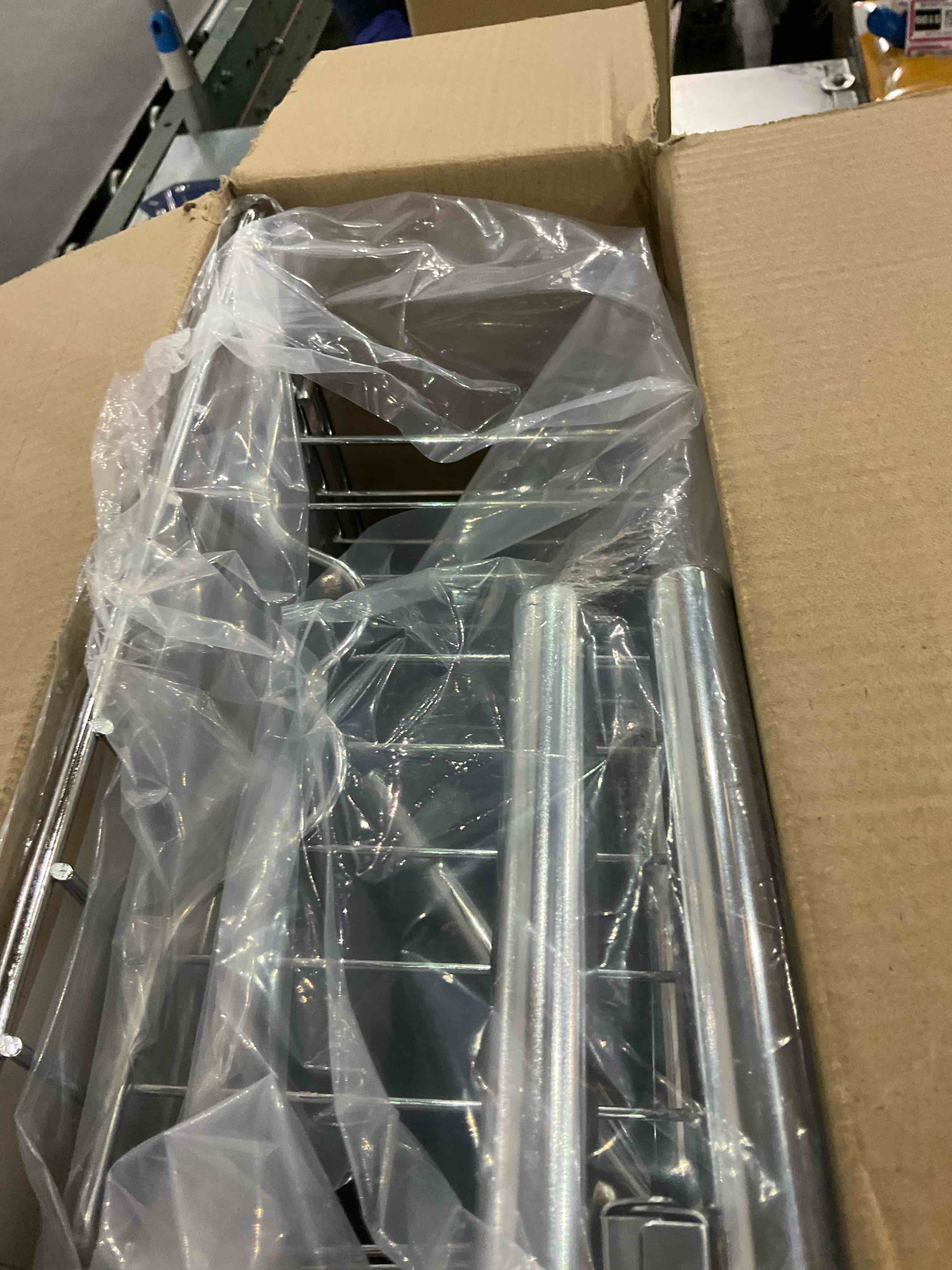 https://s3.amazonaws.com/lotting-images-prod/BargainHunt/EXS01148415_1709050349562.jpeg