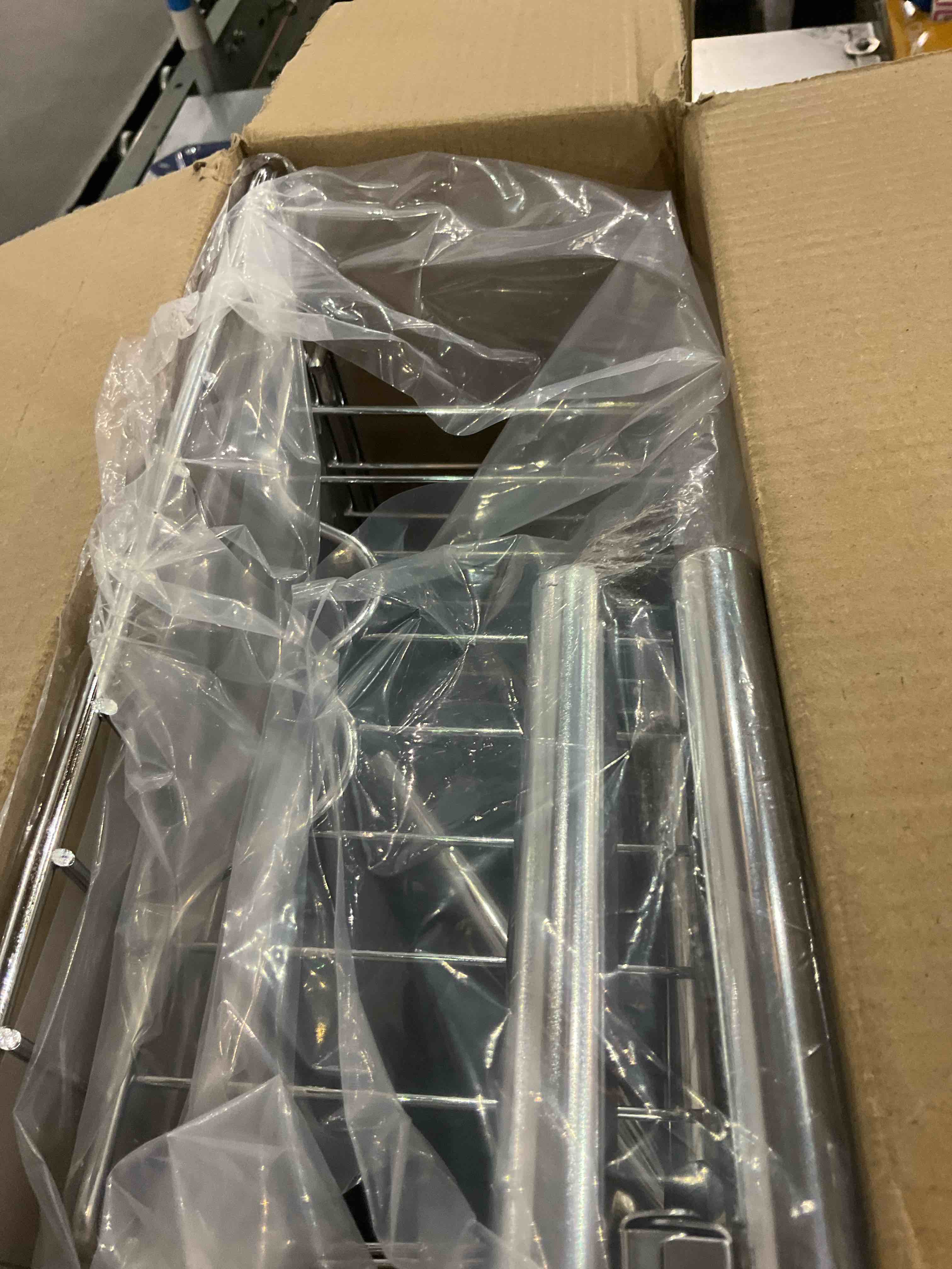 https://s3.amazonaws.com/lotting-images-prod/BargainHunt/EXS01148415_1709050350509.jpeg