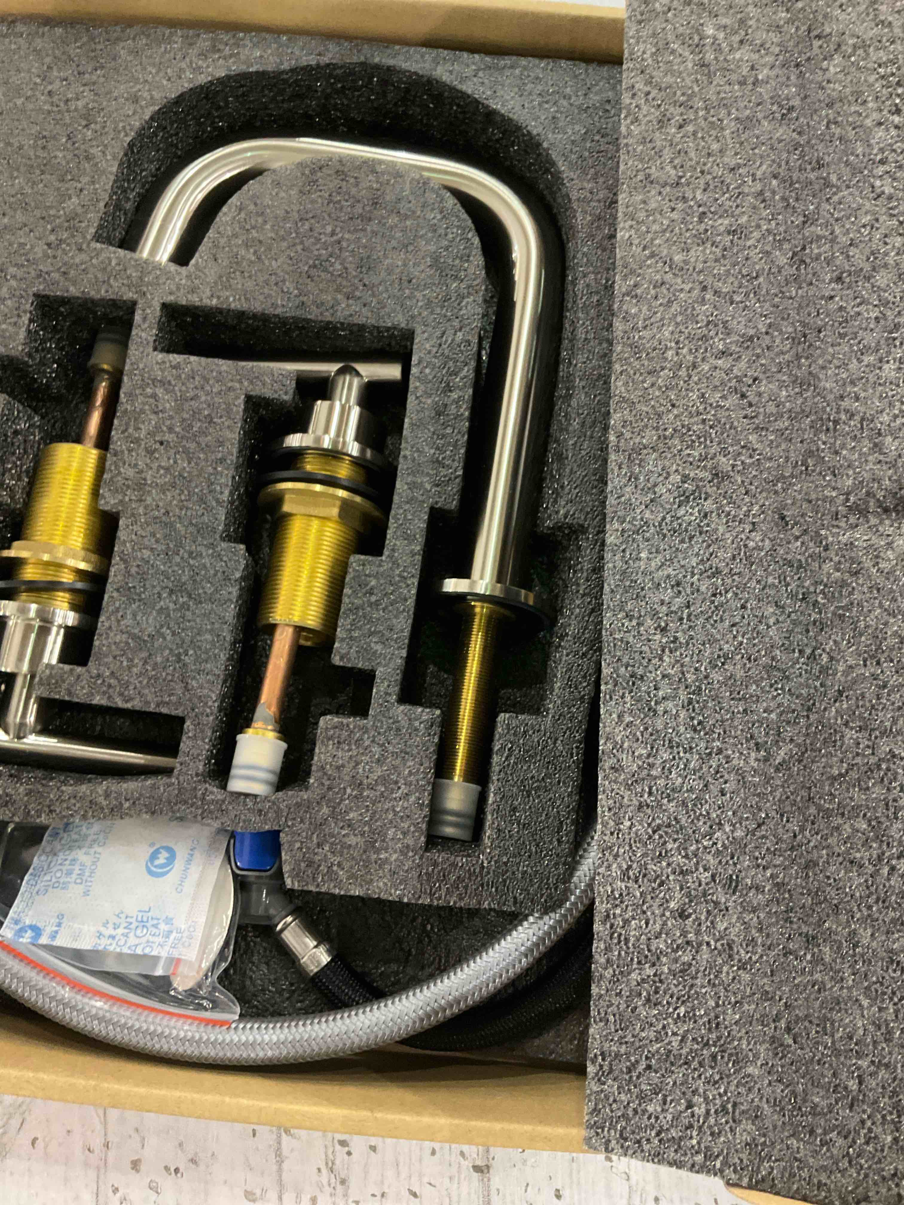 https://s3.amazonaws.com/lotting-images-prod/BargainHunt/EXS01148448_1709056657757.jpeg