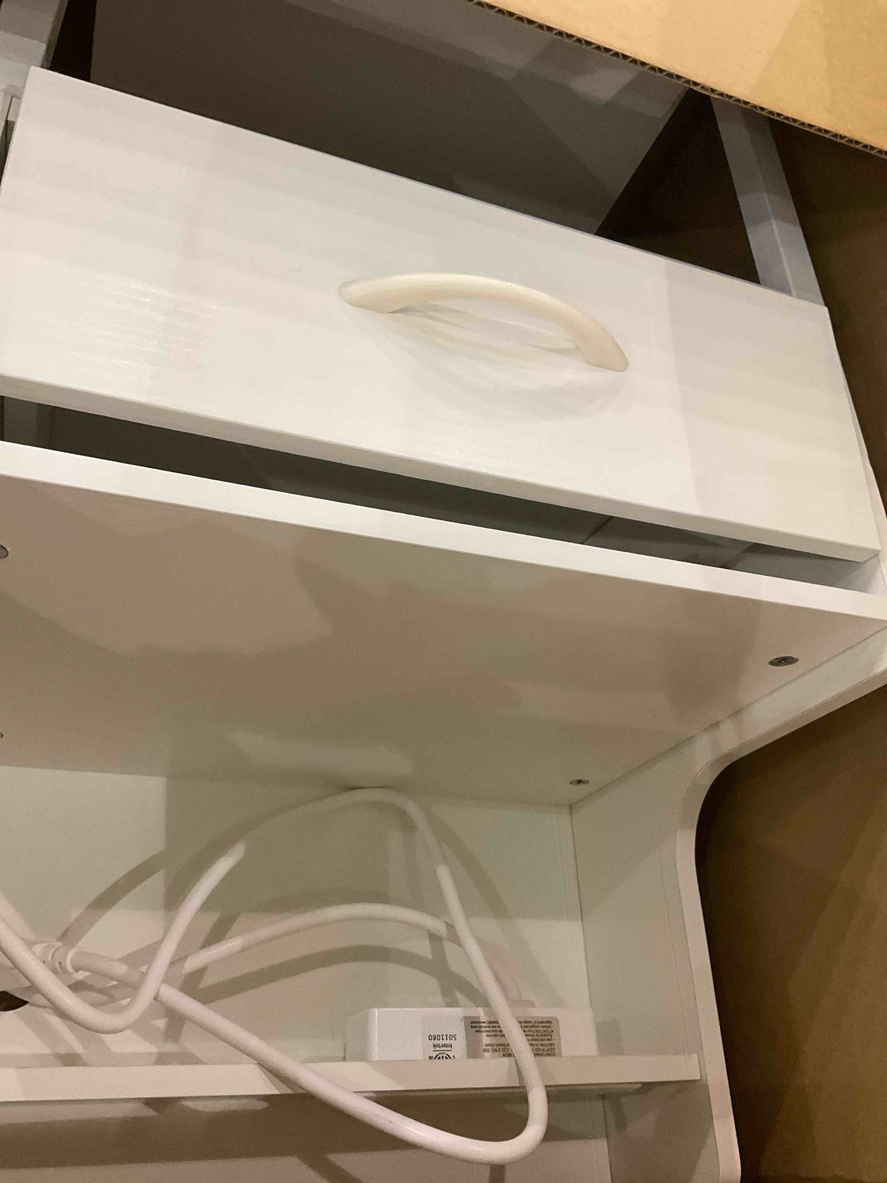 https://s3.amazonaws.com/lotting-images-prod/BargainHunt/EXS01148579_1708091452004.jpeg