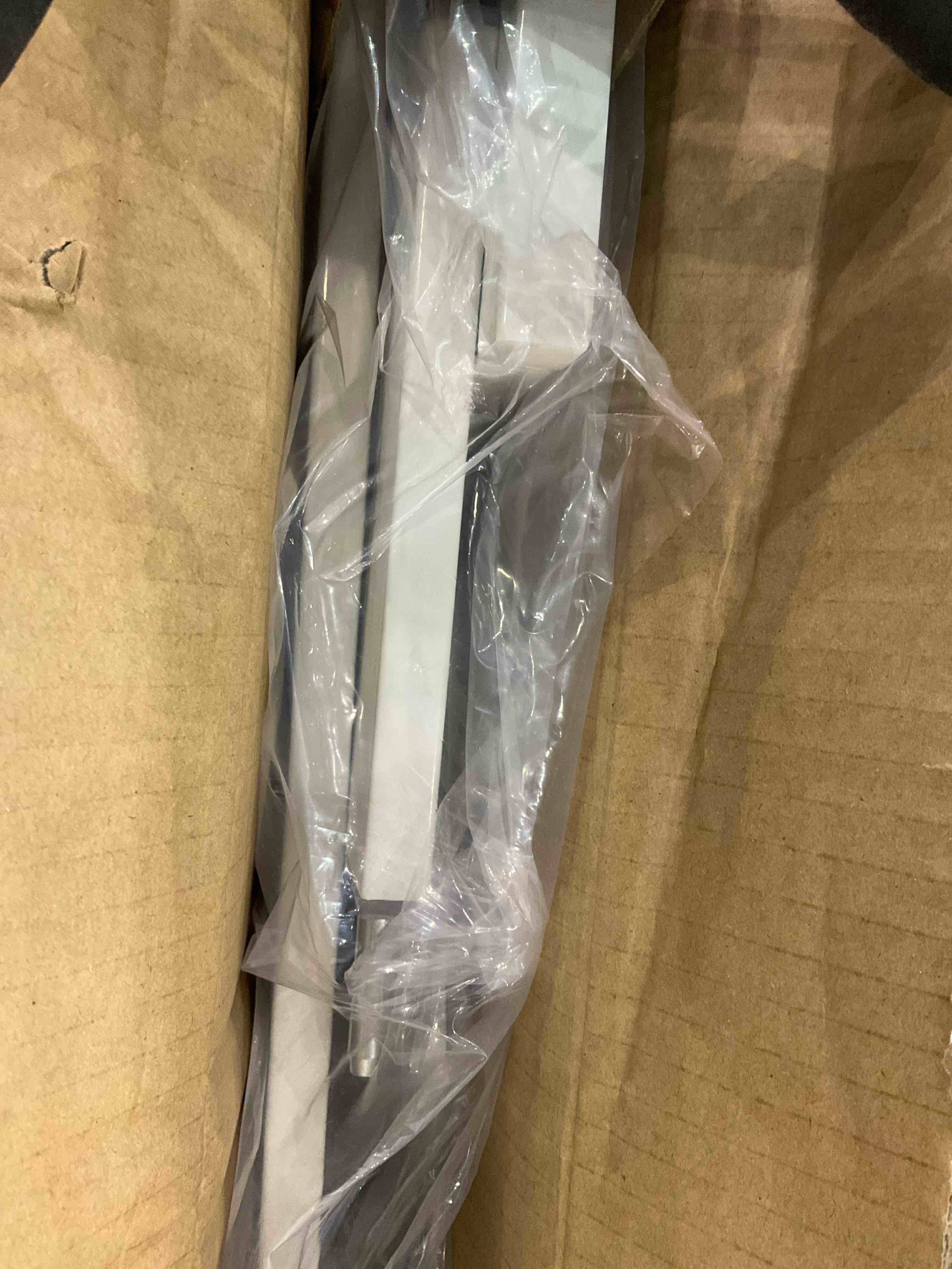 https://s3.amazonaws.com/lotting-images-prod/BargainHunt/EXS01148580_1708091674513.jpeg